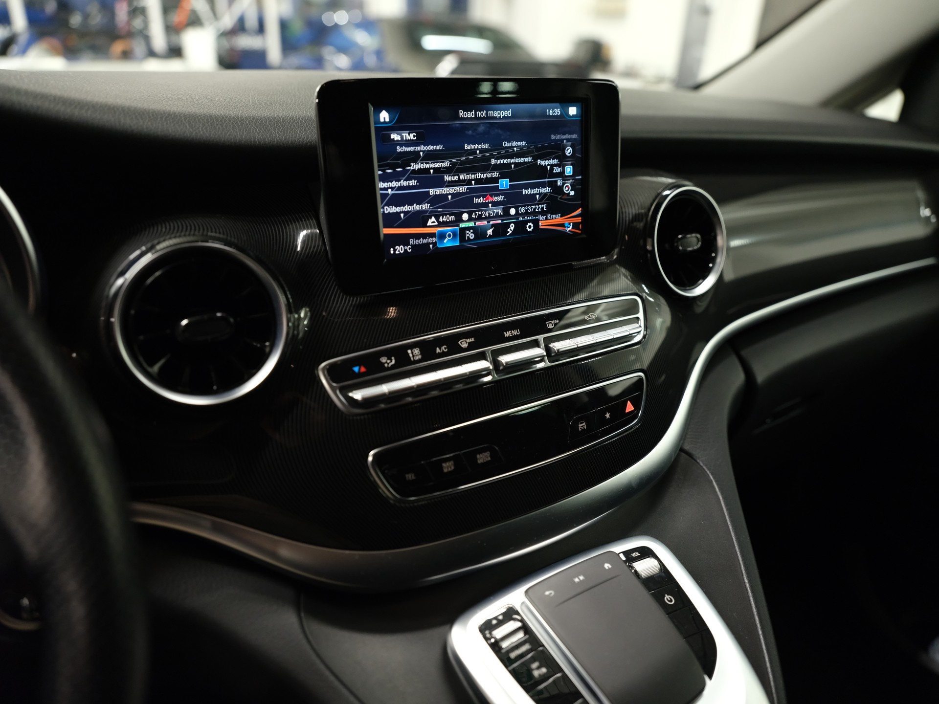 MERCEDES-BENZ V 220 d lang 4Matic 9G-Tronic-image-17
