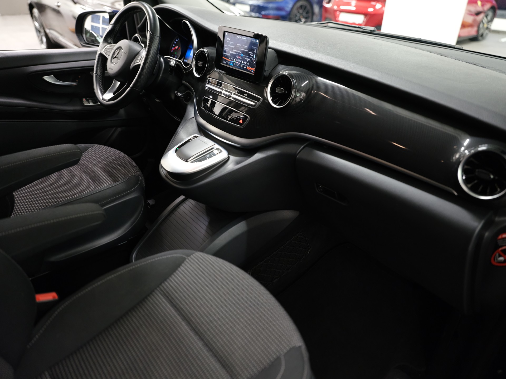 MERCEDES-BENZ V 220 d lang 4Matic 9G-Tronic-image-21