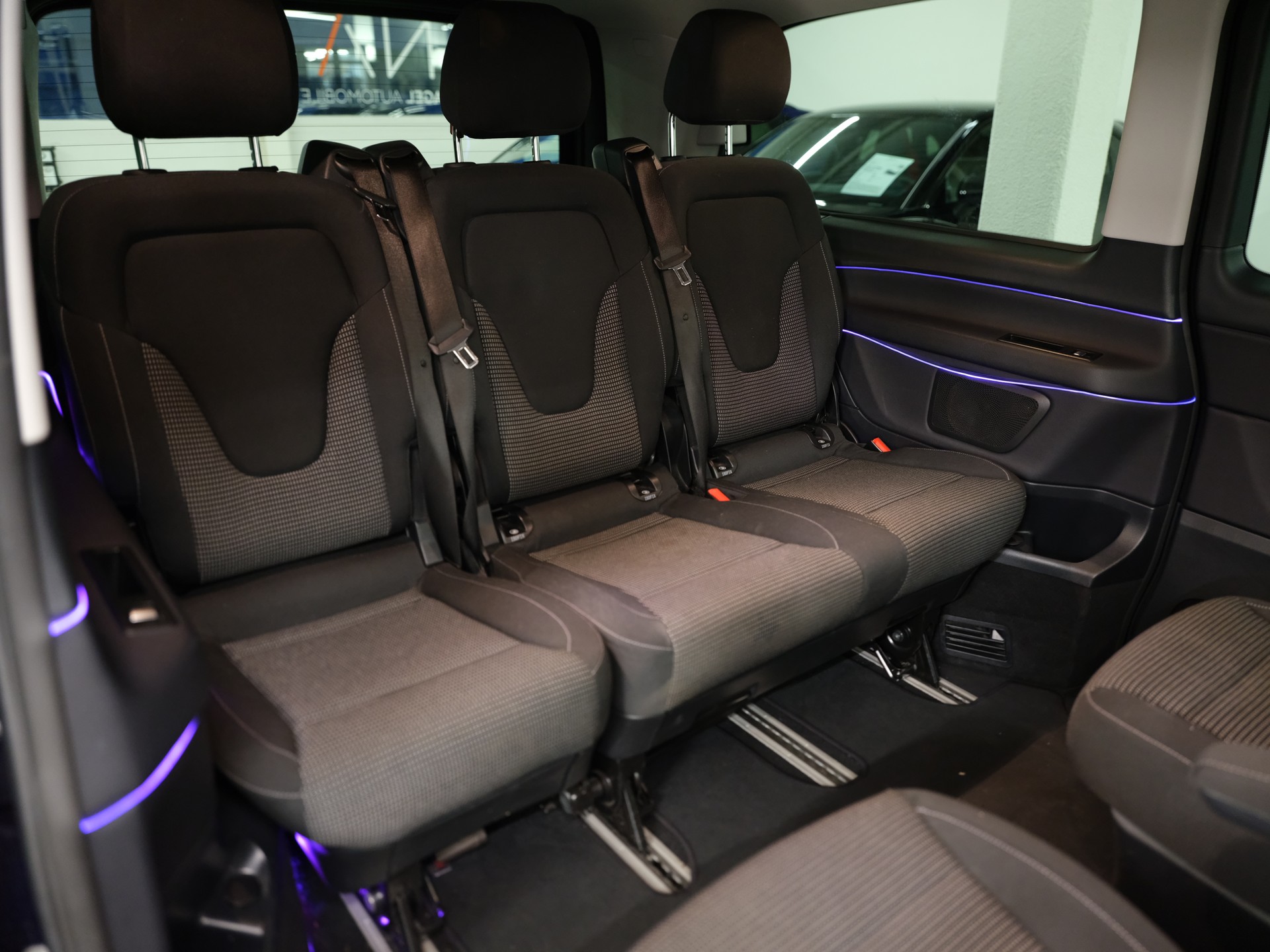 MERCEDES-BENZ V 220 d lang 4Matic 9G-Tronic-image-24