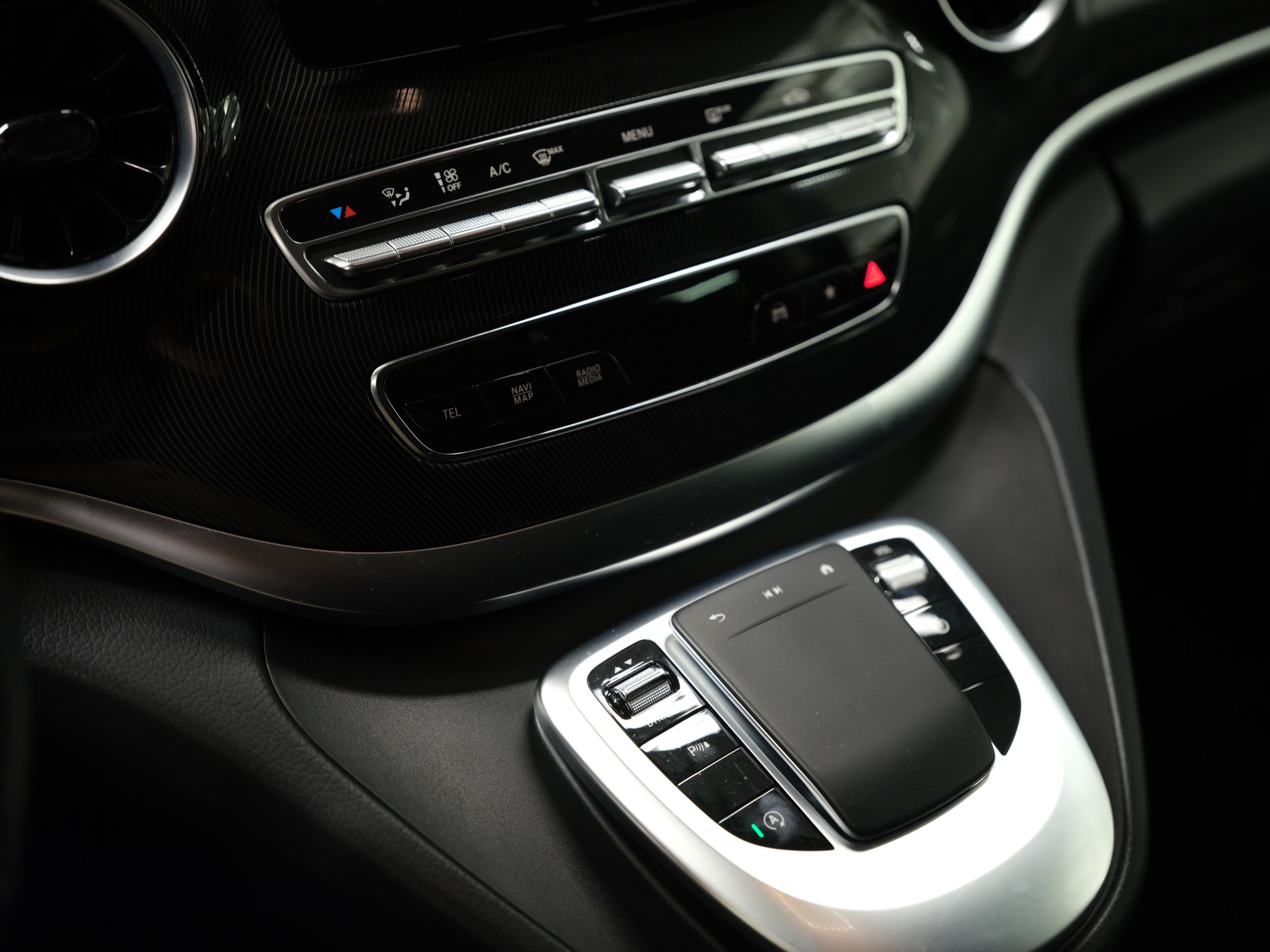 MERCEDES-BENZ V 220 d lang 4Matic 9G-Tronic-image-19