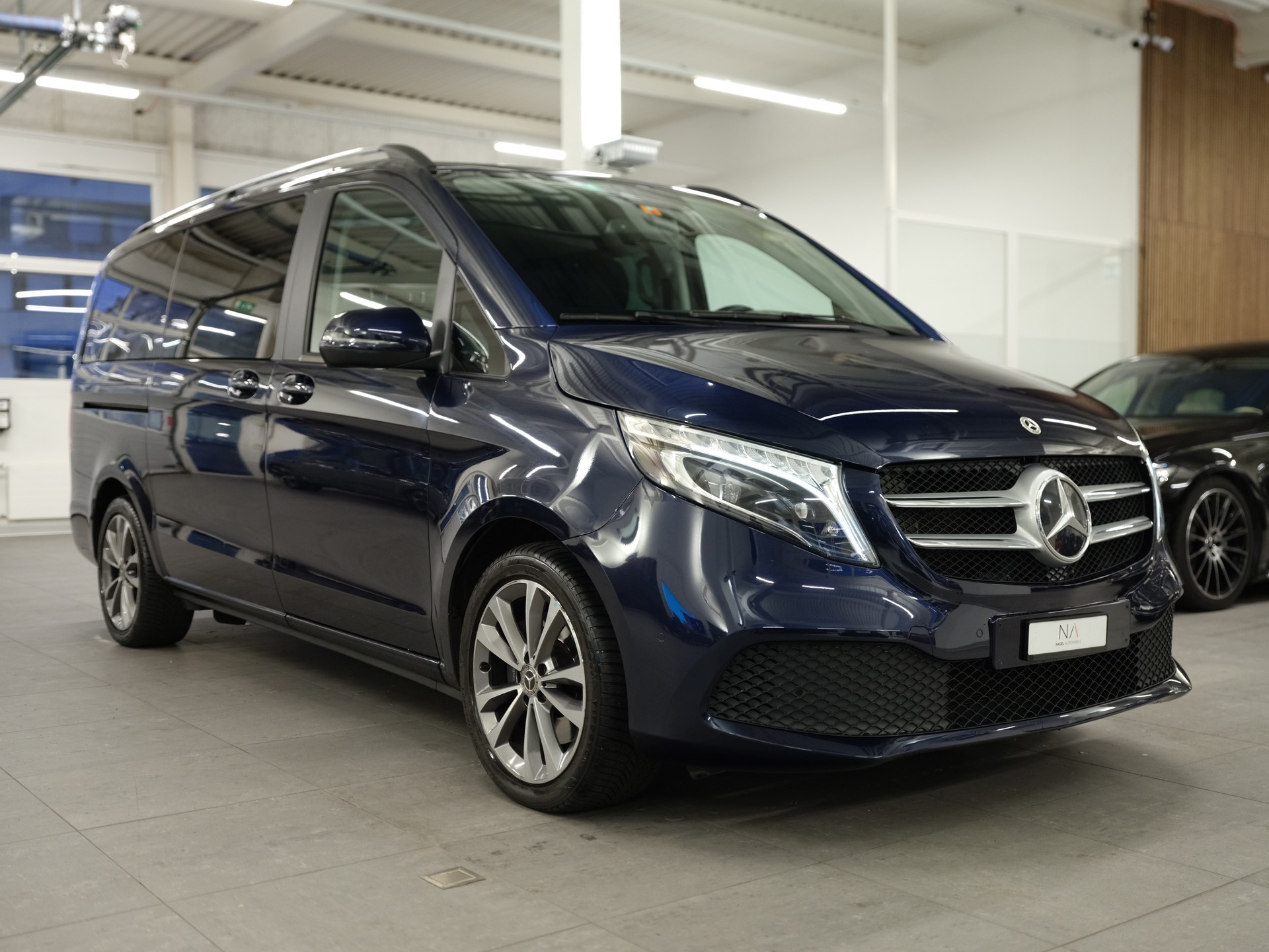 MERCEDES-BENZ V 220 d lang 4Matic 9G-Tronic-image-1