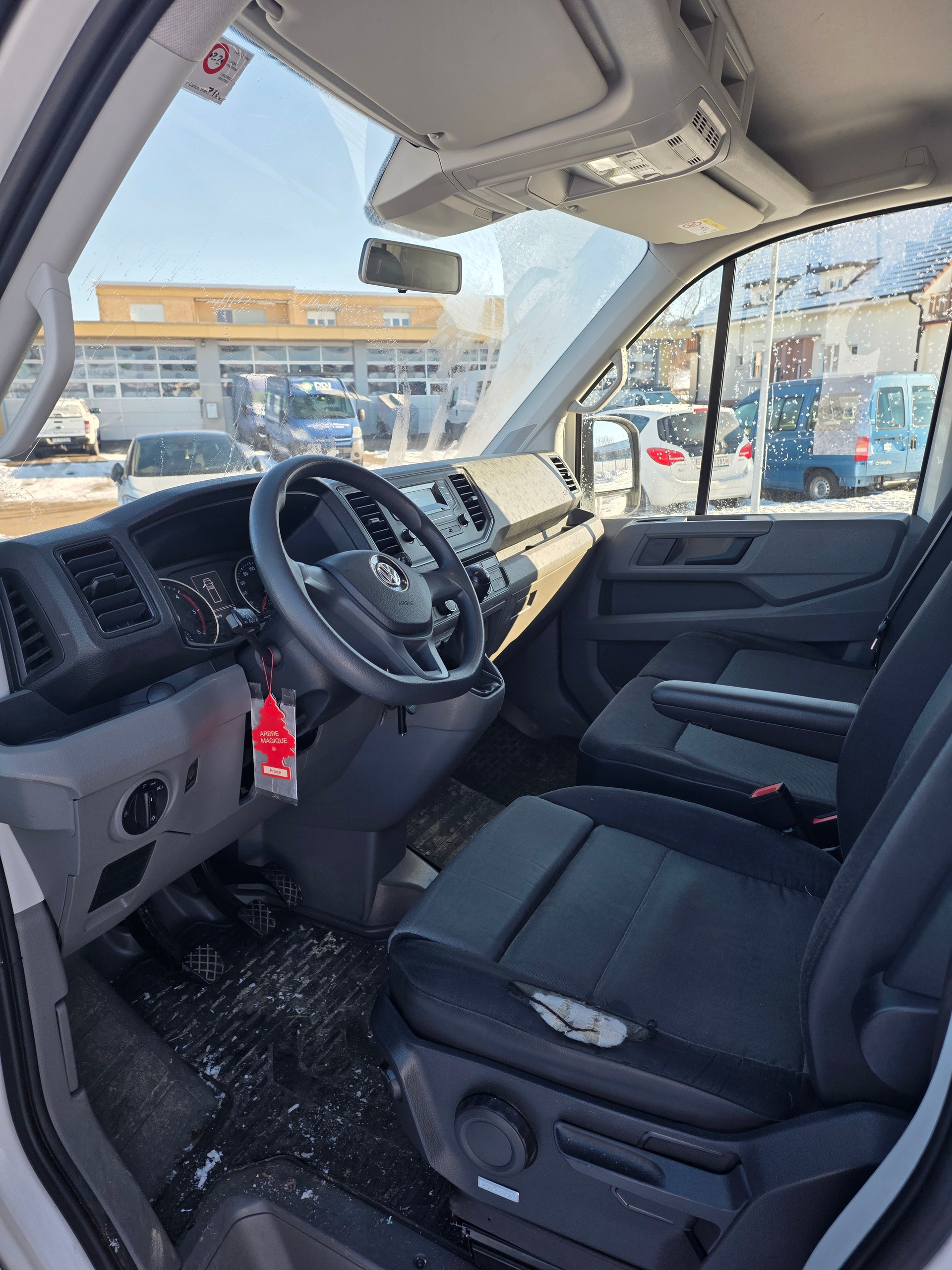 VW Crafter 35 2.0 TDI L4-image-6
