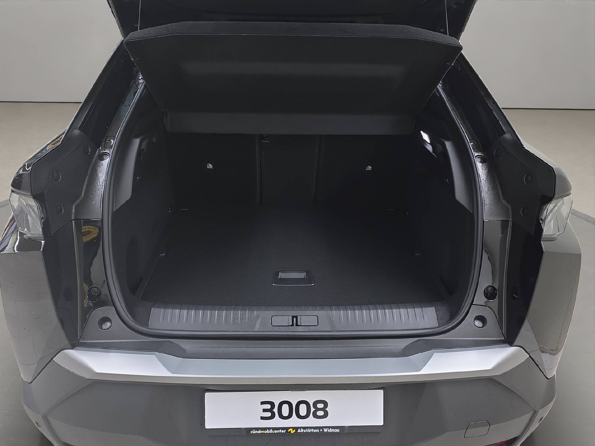 PEUGEOT 3008 1.6 Plug-in Hybrid 195 GT-image-11