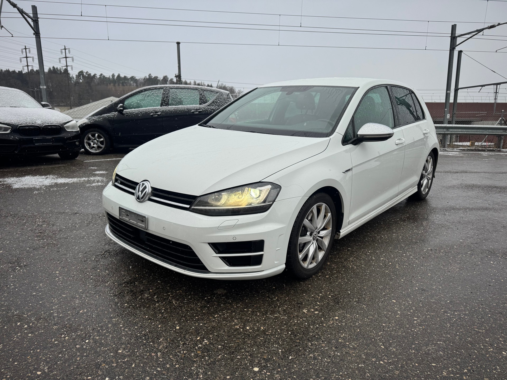 VW Golf 2.0 TSI R 4Motion-image-0