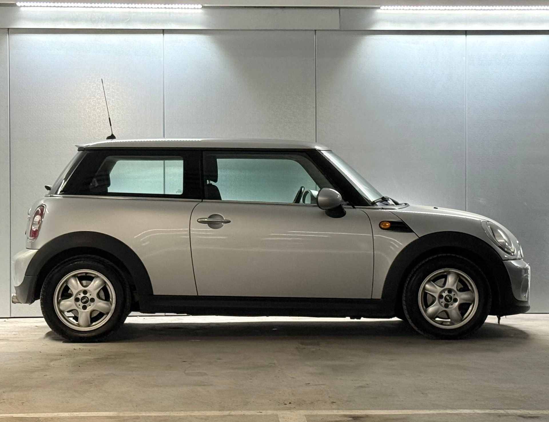 MINI Cooper-image-3