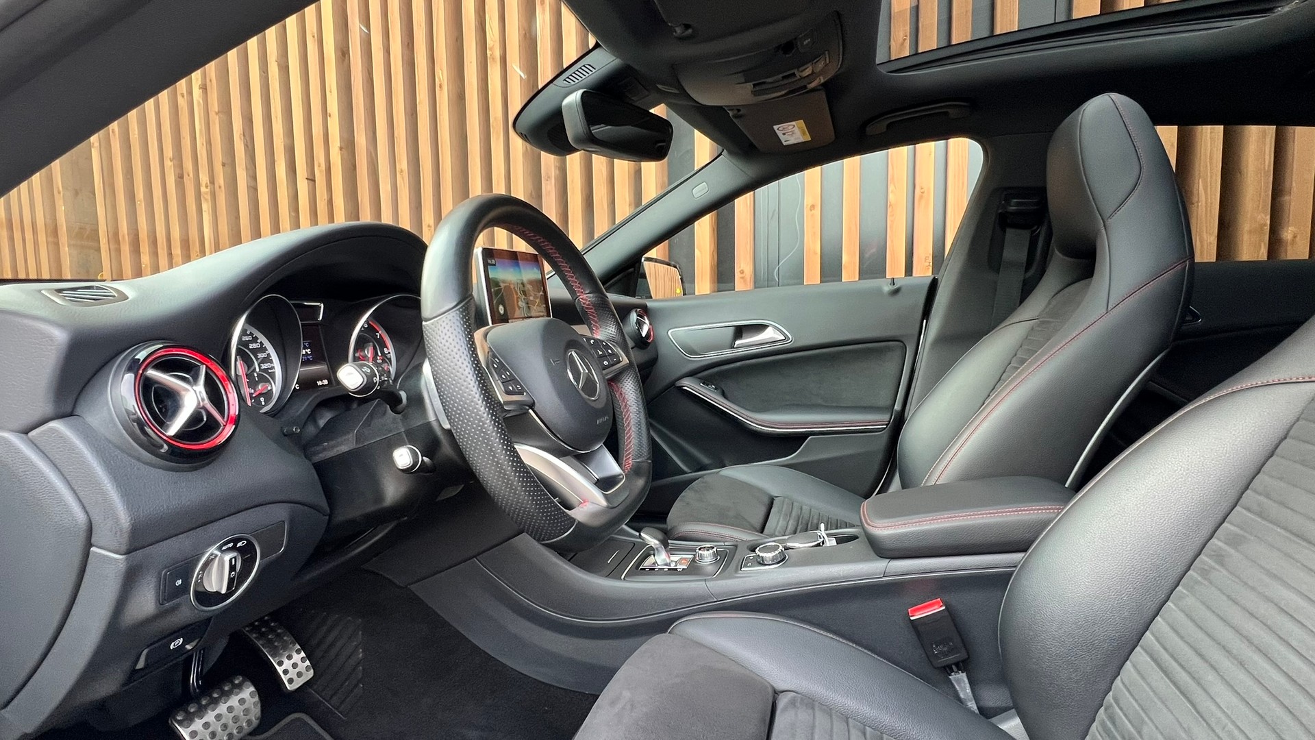 MERCEDES-BENZ CLA SHOOTING BRAKE 45 AMG NIGHT 4MATIC SPEEDSHIFT l 381 PS-image-20