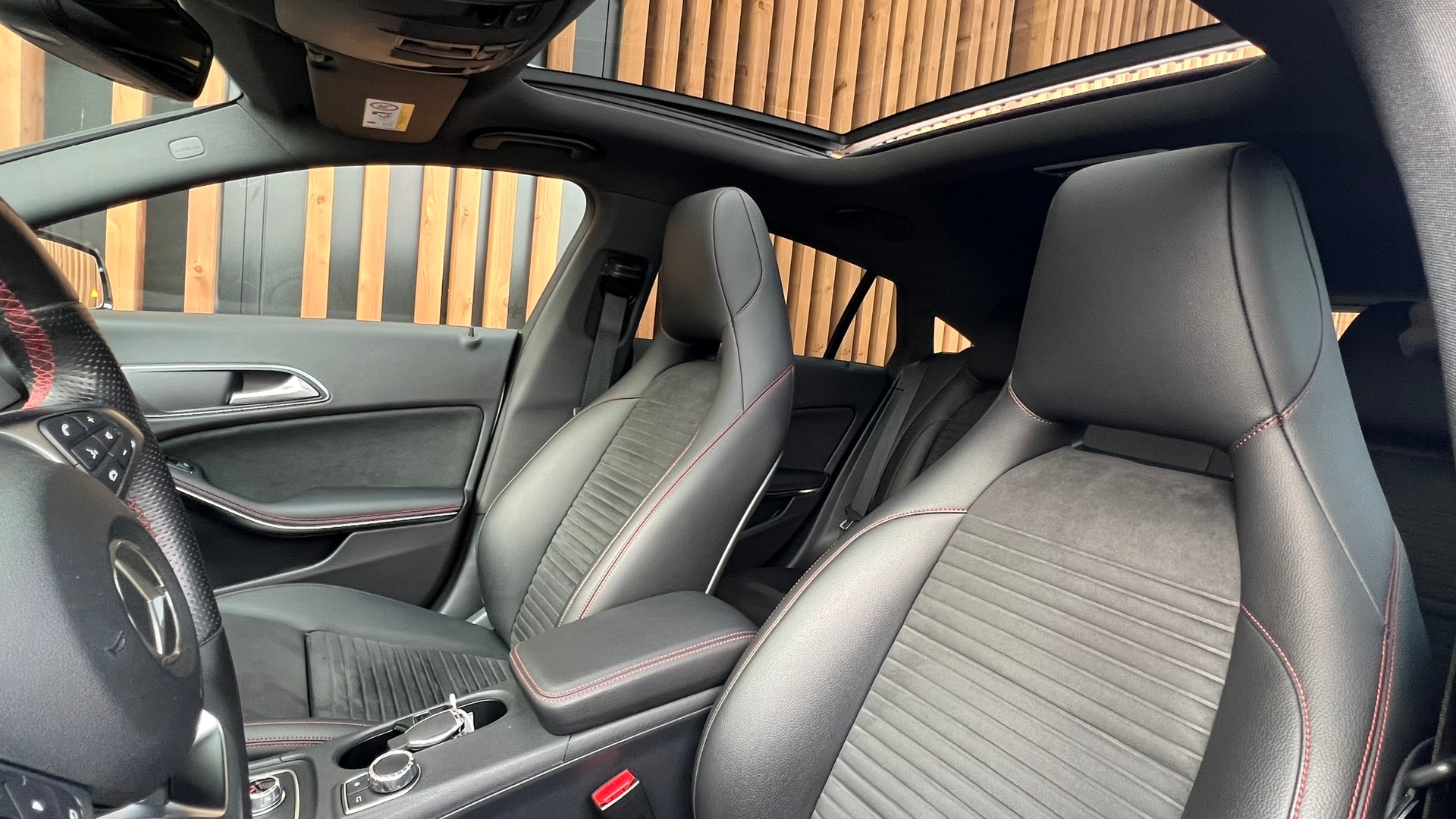 MERCEDES-BENZ CLA SHOOTING BRAKE 45 AMG NIGHT 4MATIC SPEEDSHIFT l 381 PS-image-23