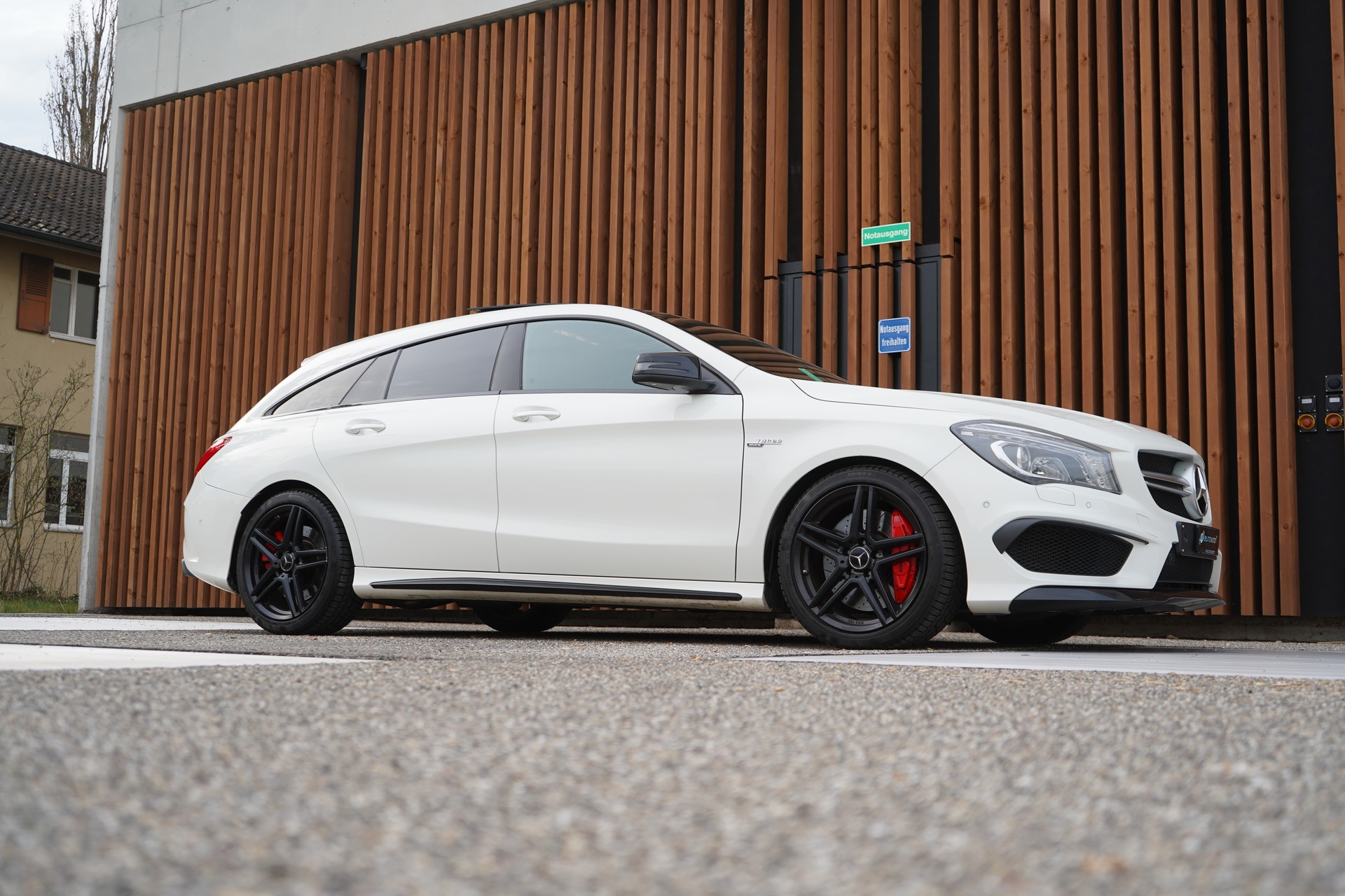 MERCEDES-BENZ CLA SHOOTING BRAKE 45 AMG NIGHT 4MATIC SPEEDSHIFT l 381 PS-image-7