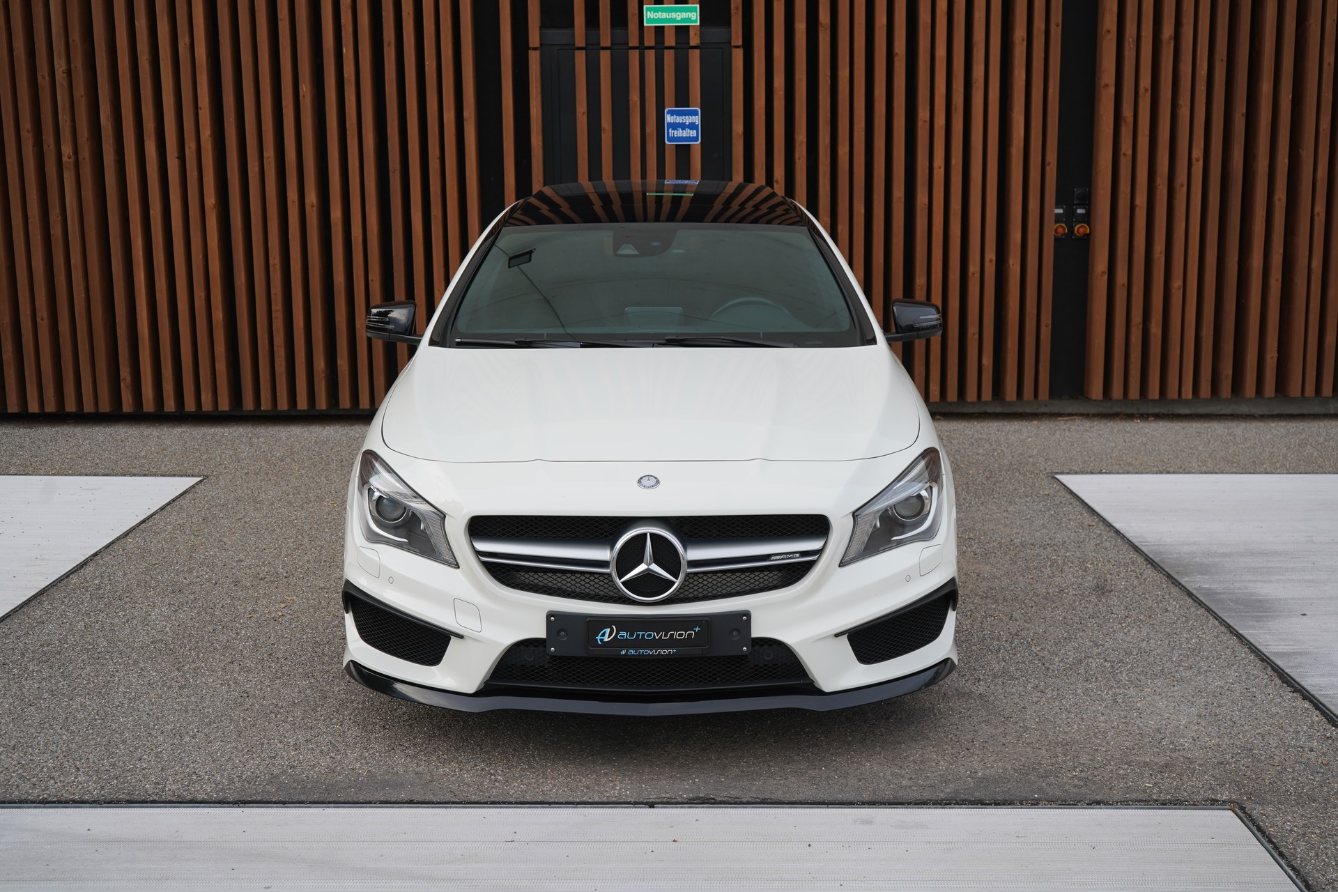MERCEDES-BENZ CLA SHOOTING BRAKE 45 AMG NIGHT 4MATIC SPEEDSHIFT l 381 PS-image-10