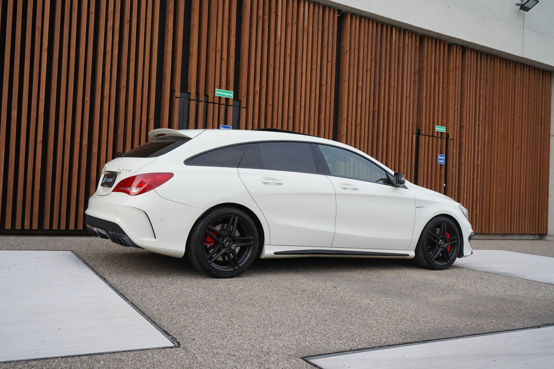 MERCEDES-BENZ CLA SHOOTING BRAKE 45 AMG NIGHT 4MATIC SPEEDSHIFT l 381 PS-image-6