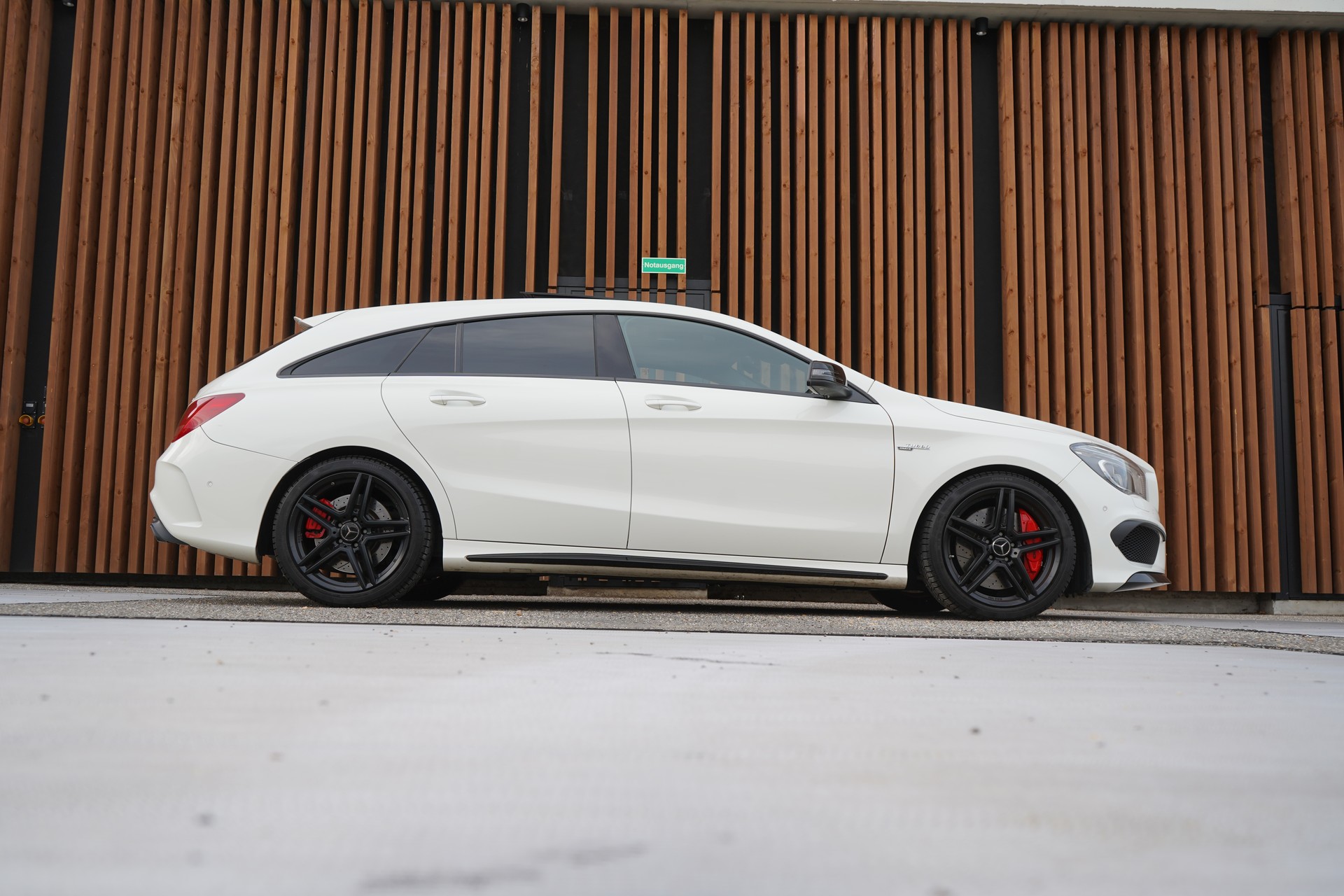 MERCEDES-BENZ CLA SHOOTING BRAKE 45 AMG NIGHT 4MATIC SPEEDSHIFT l 381 PS-image-0