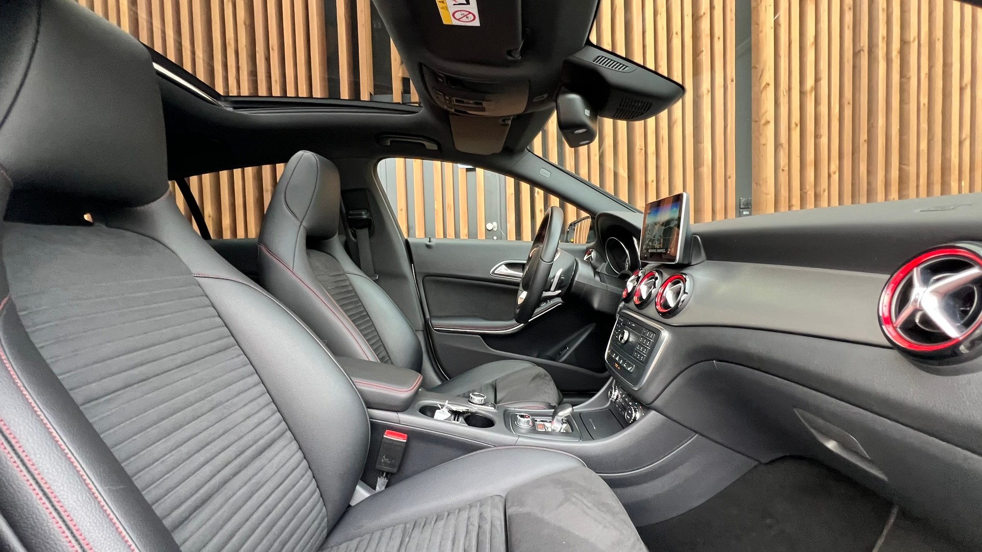 MERCEDES-BENZ CLA SHOOTING BRAKE 45 AMG NIGHT 4MATIC SPEEDSHIFT l 381 PS-image-21