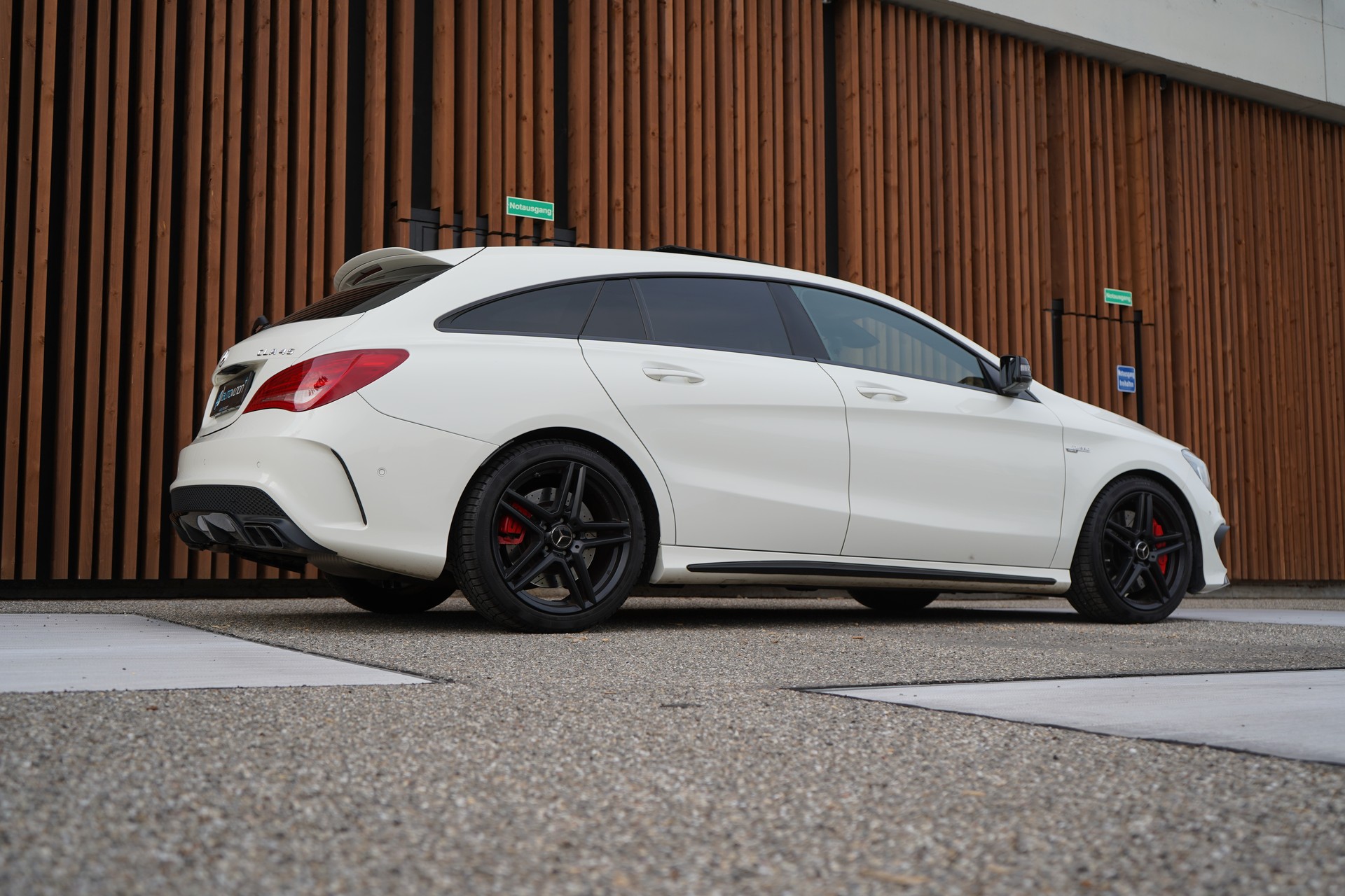 MERCEDES-BENZ CLA SHOOTING BRAKE 45 AMG NIGHT 4MATIC SPEEDSHIFT l 381 PS-image-8