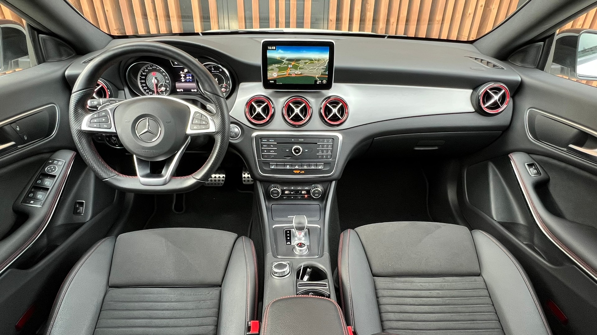 MERCEDES-BENZ CLA SHOOTING BRAKE 45 AMG NIGHT 4MATIC SPEEDSHIFT l 381 PS-image-16