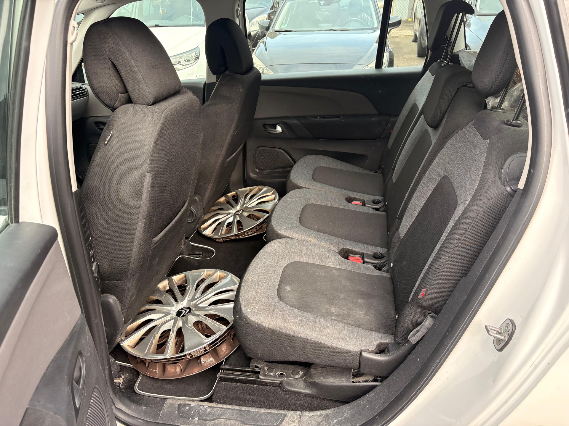 CITROEN Grand C4 Picasso 1.6 BlueHDi Exclusive EAT6-image-8