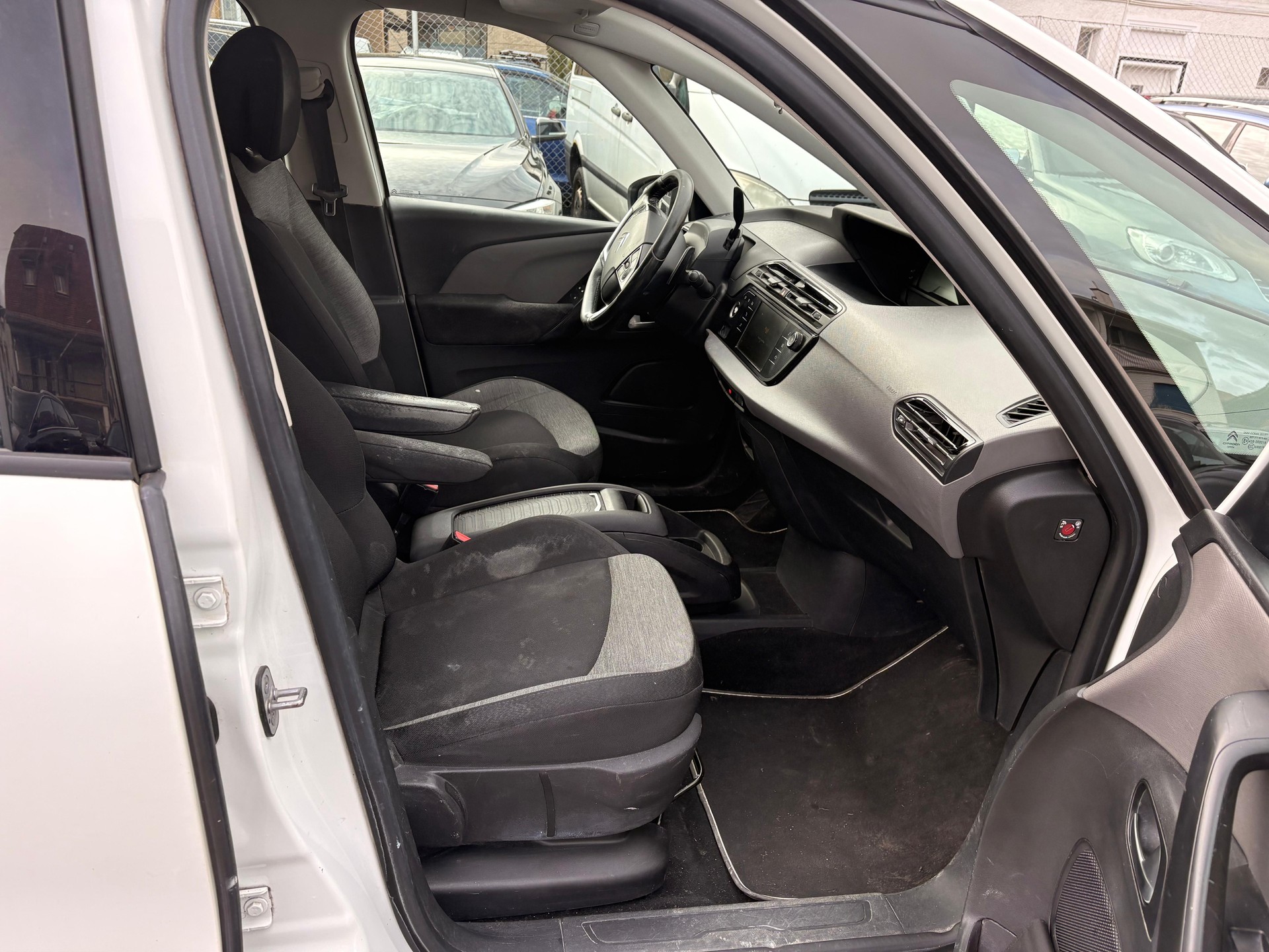 CITROEN Grand C4 Picasso 1.6 BlueHDi Exclusive EAT6-image-4