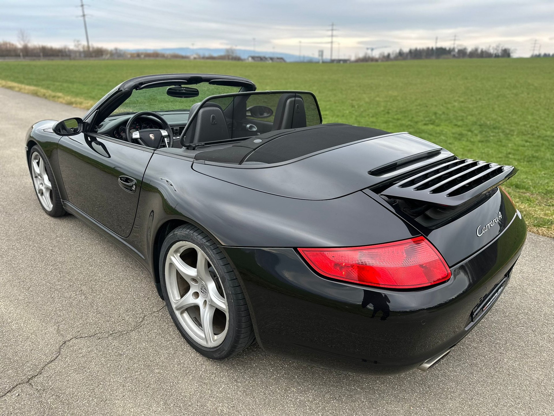 PORSCHE 911 Cabrio Carrera 4-image-4