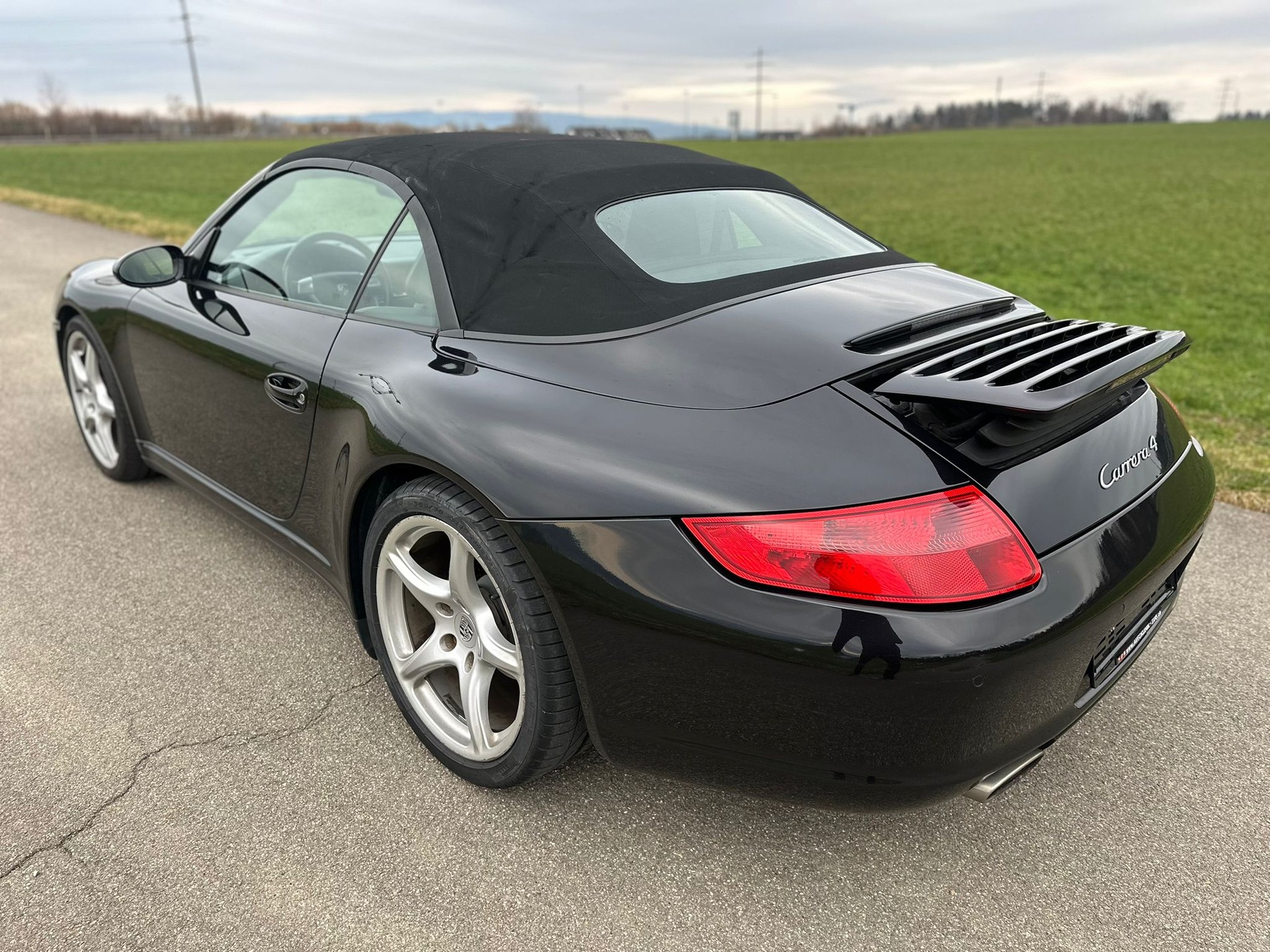 PORSCHE 911 Cabrio Carrera 4-image-12