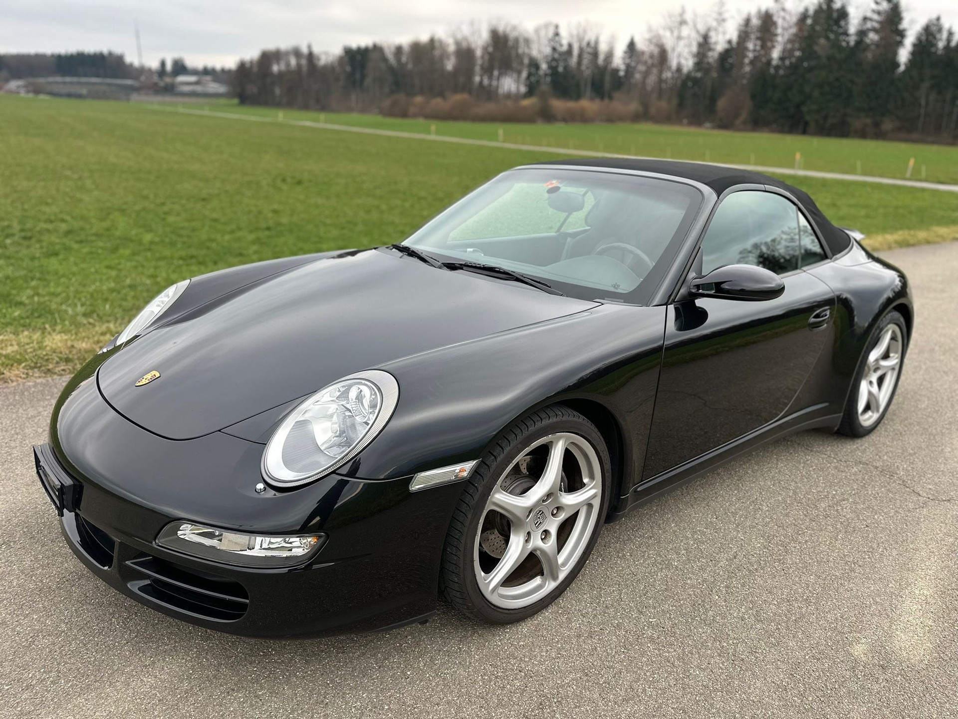 PORSCHE 911 Cabrio Carrera 4-image-5