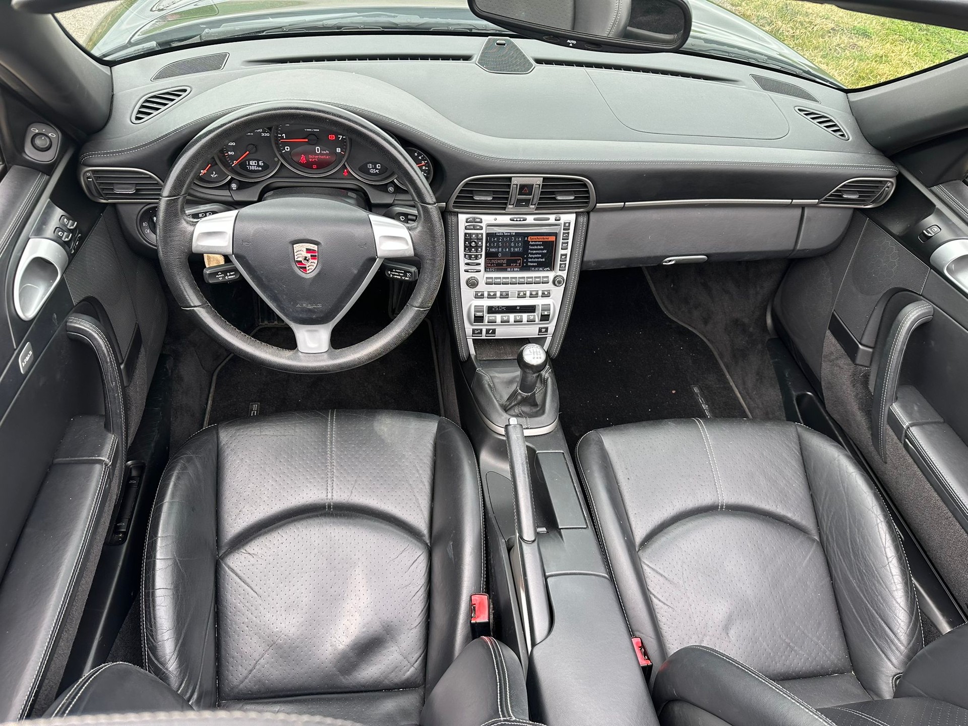 PORSCHE 911 Cabrio Carrera 4-image-14