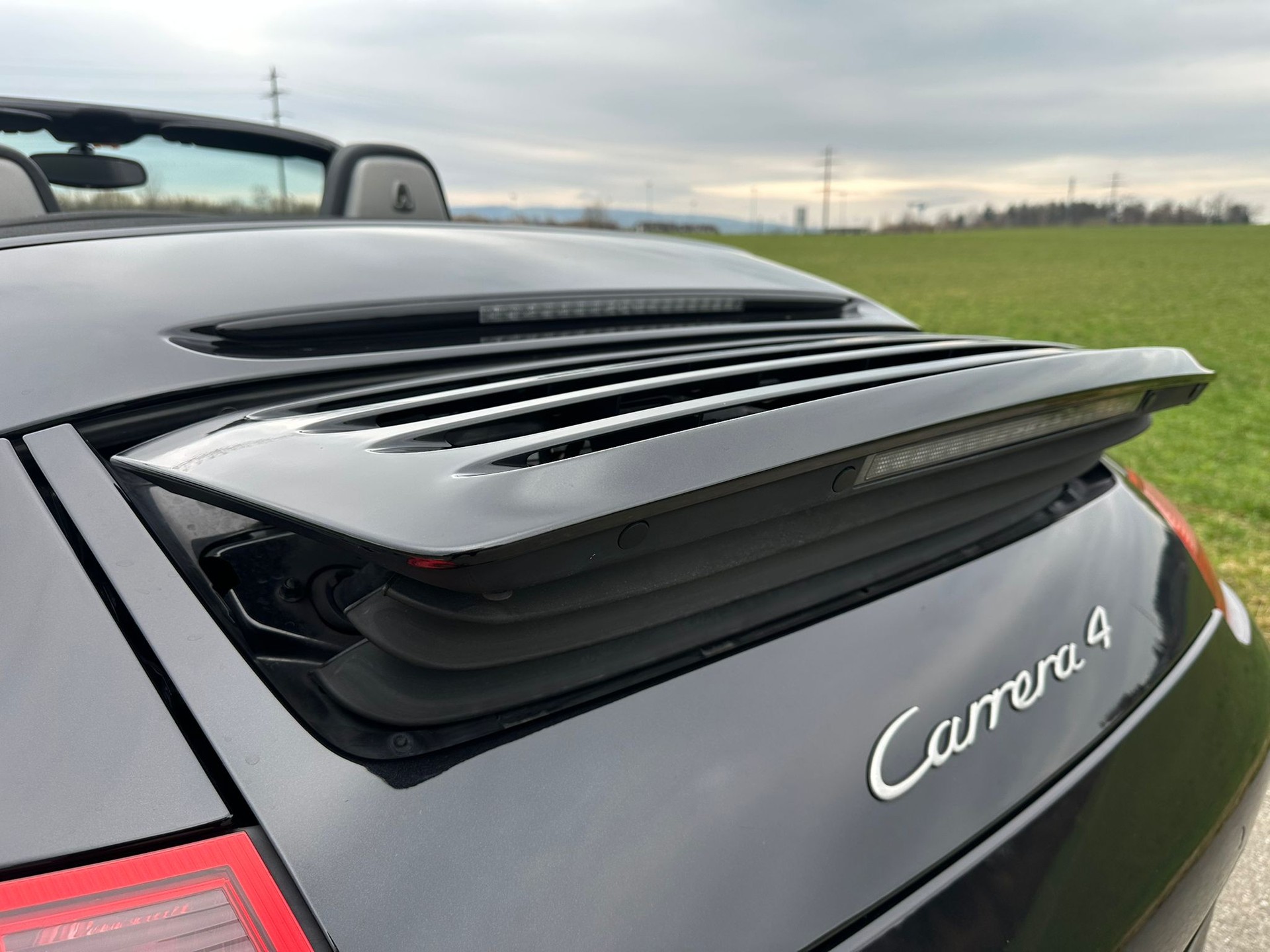 PORSCHE 911 Cabrio Carrera 4-image-11