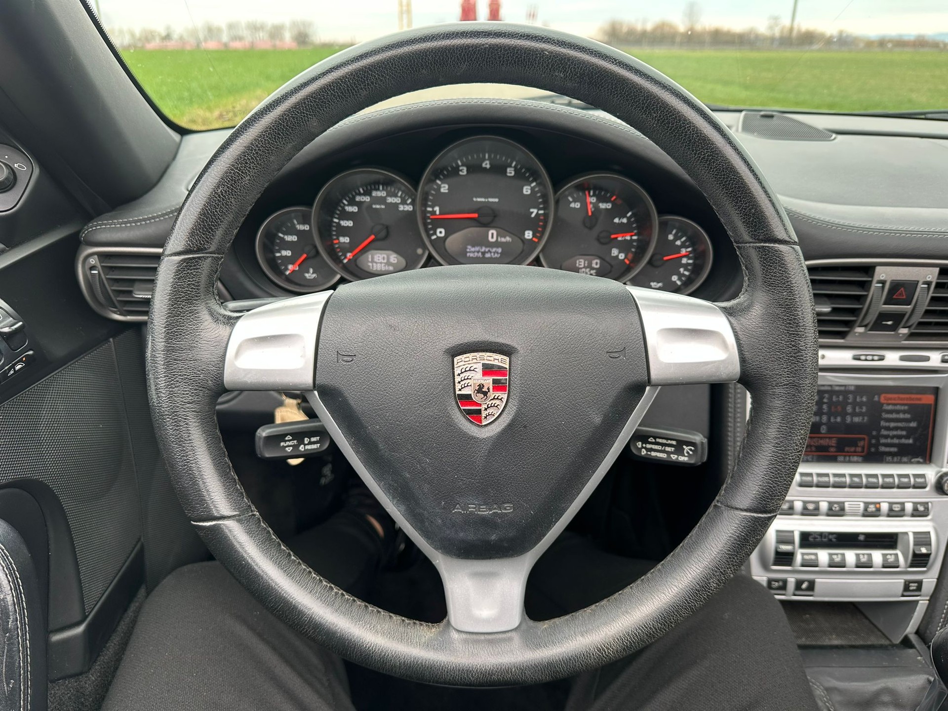 PORSCHE 911 Cabrio Carrera 4-image-17