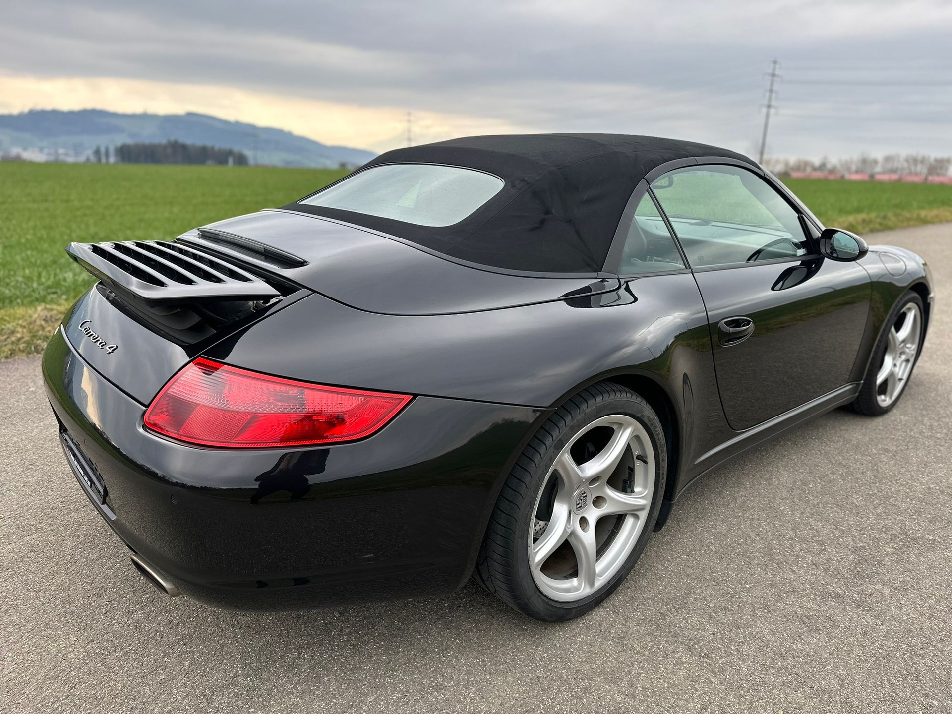 PORSCHE 911 Cabrio Carrera 4-image-9