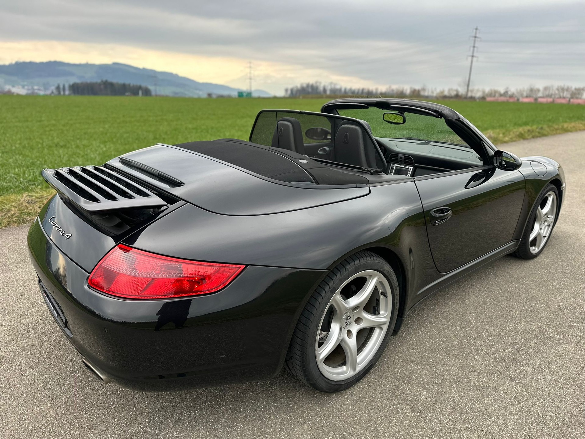 PORSCHE 911 Cabrio Carrera 4-image-3