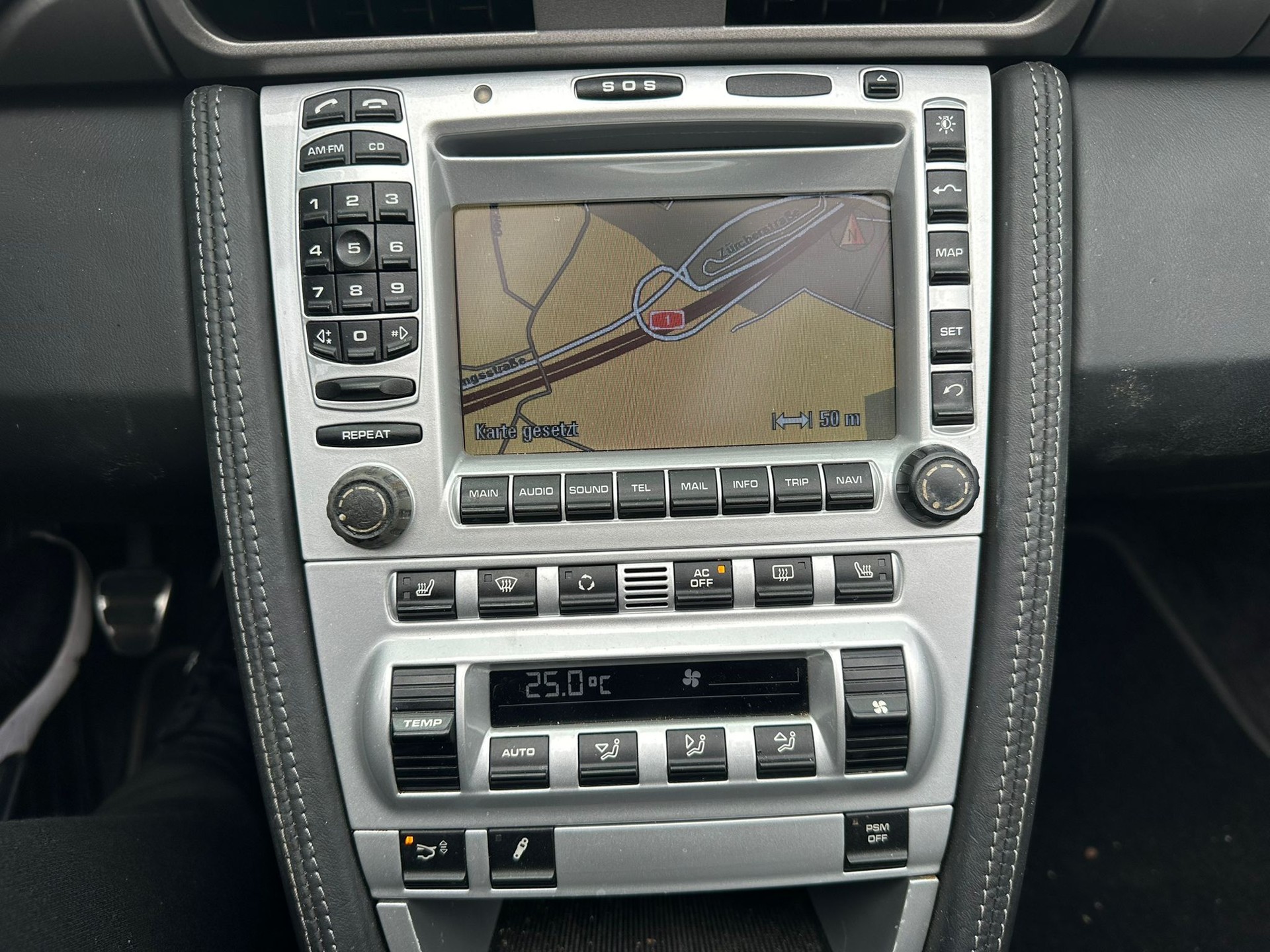 PORSCHE 911 Cabrio Carrera 4-image-21