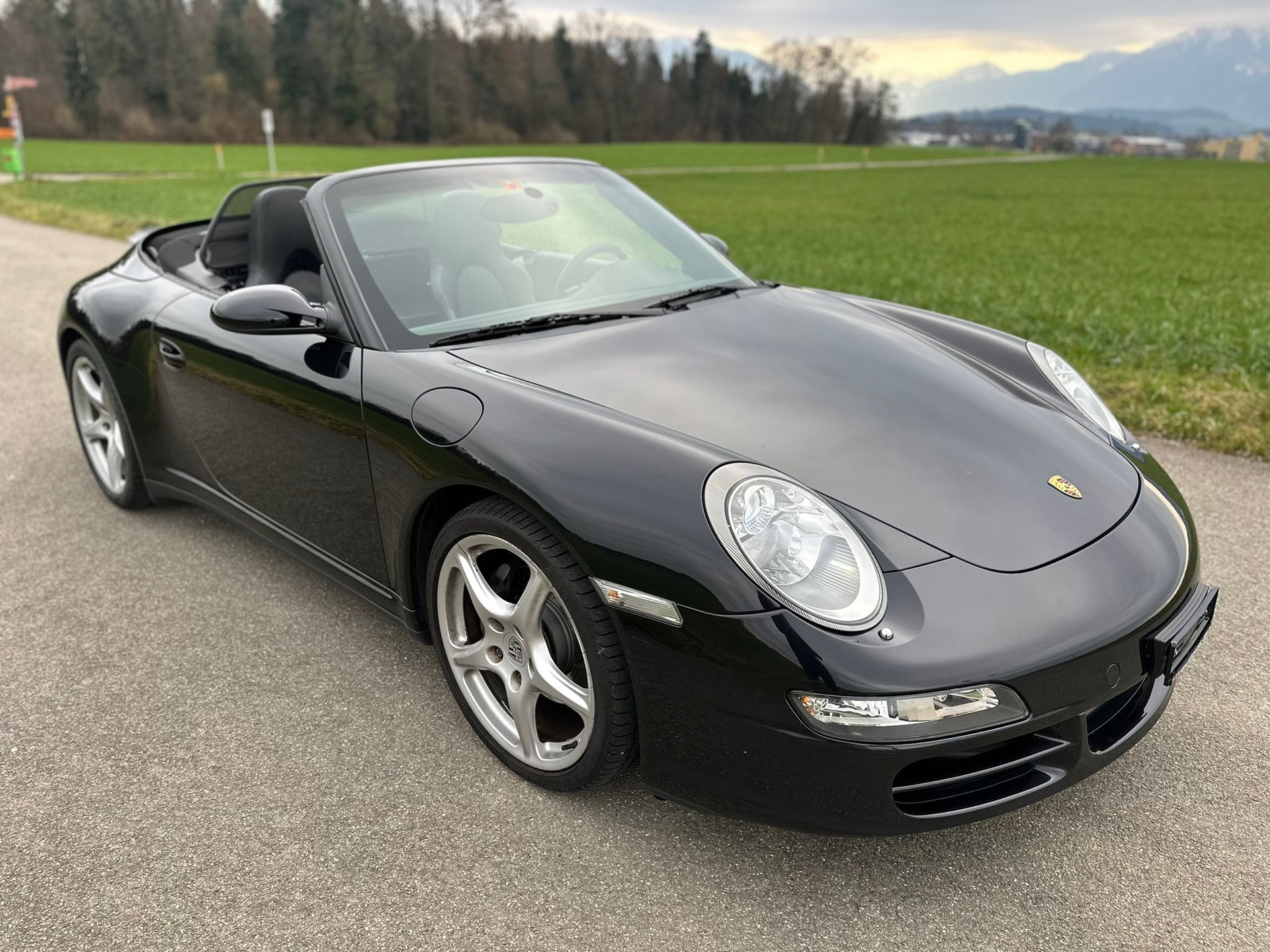 PORSCHE 911 Cabrio Carrera 4-image-2