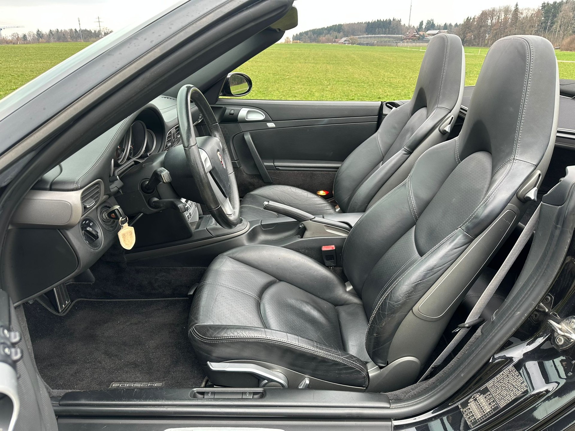 PORSCHE 911 Cabrio Carrera 4-image-15