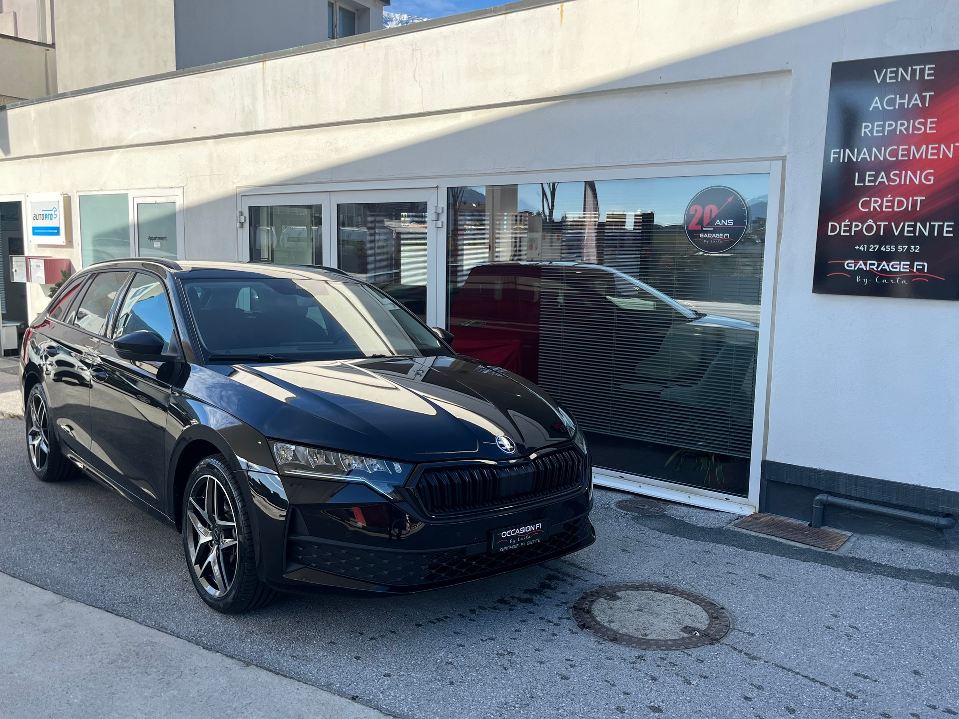 SKODA Octavia Combi 2.0 TSI DSG Selection 4x4-image-1