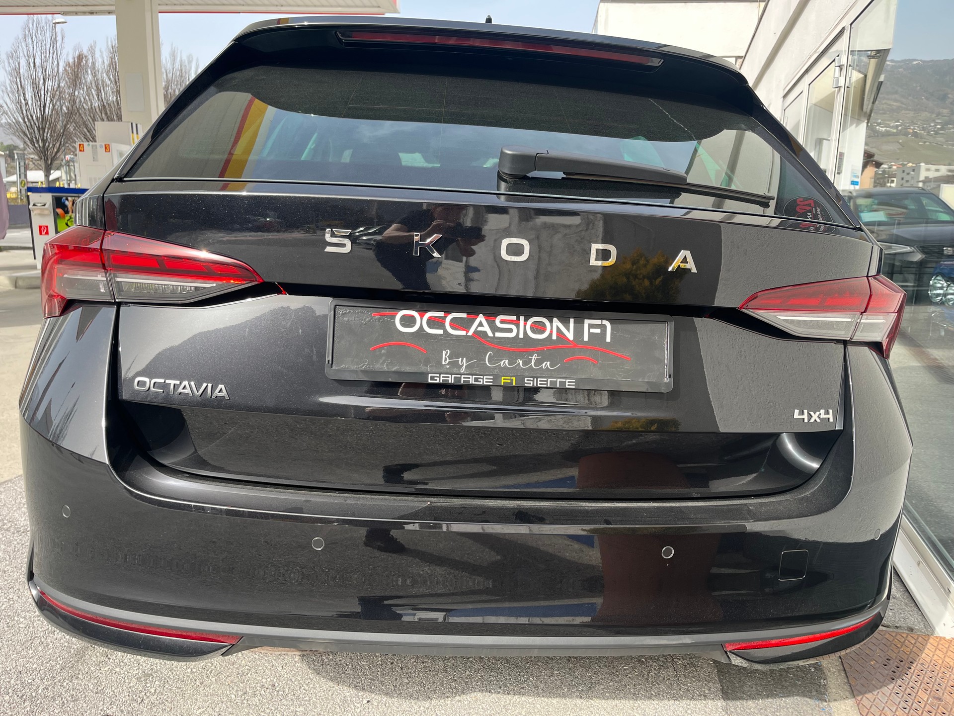 SKODA Octavia Combi 2.0 TSI DSG Selection 4x4-image-2
