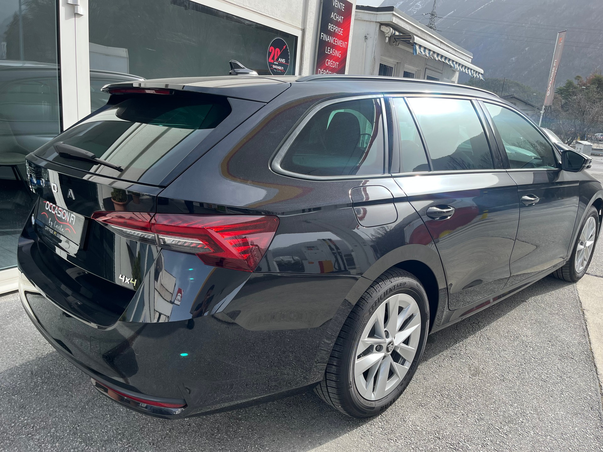 SKODA Octavia Combi 2.0 TSI DSG Selection 4x4-image-6