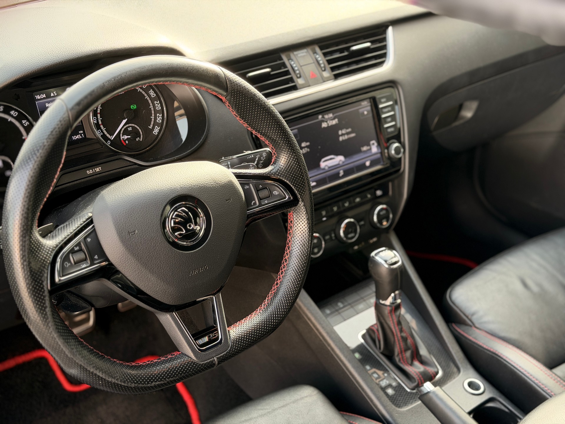 SKODA Octavia Combi 2.0 TDI RS DSG-image-13