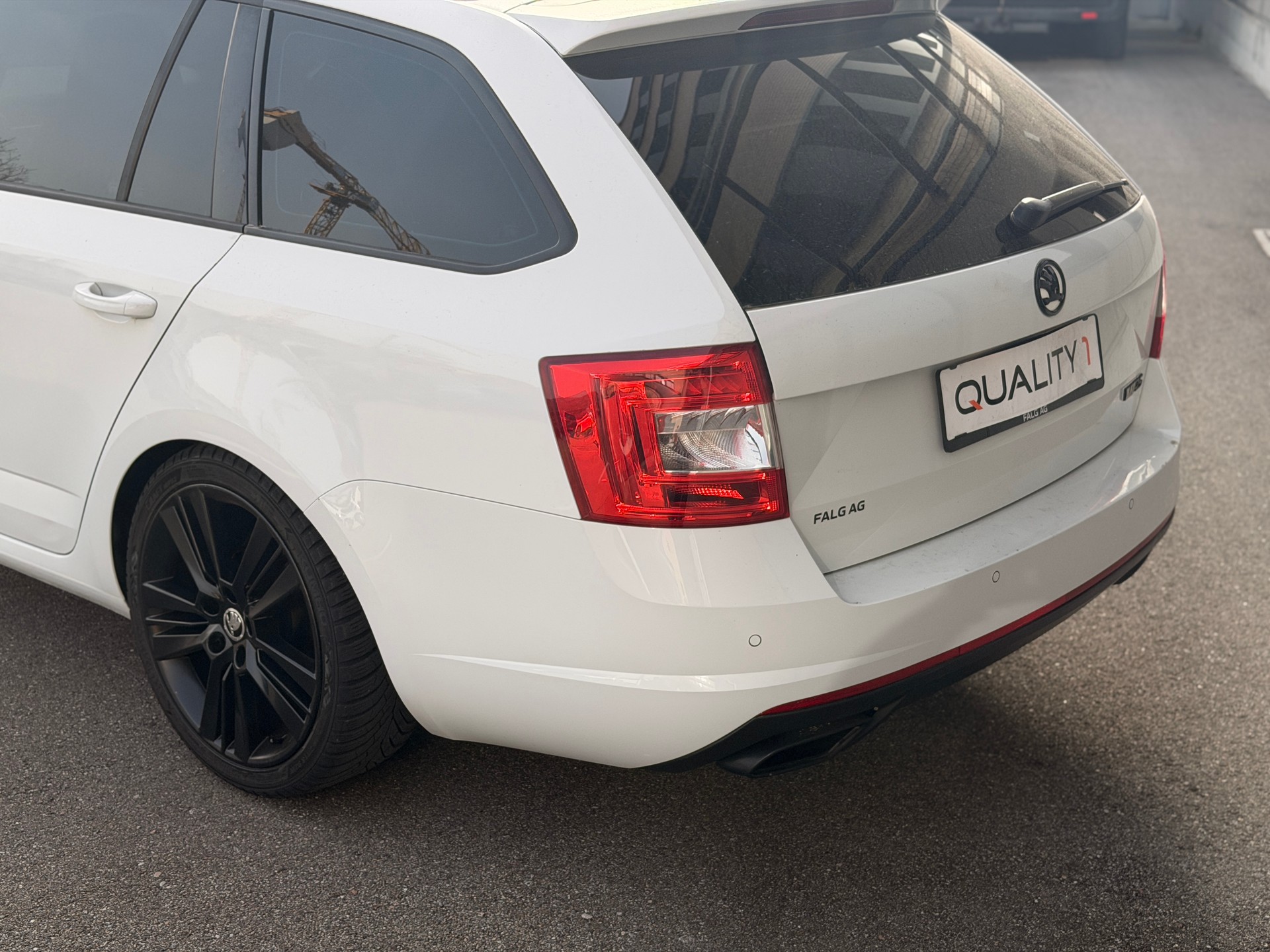 SKODA Octavia Combi 2.0 TDI RS DSG-image-10