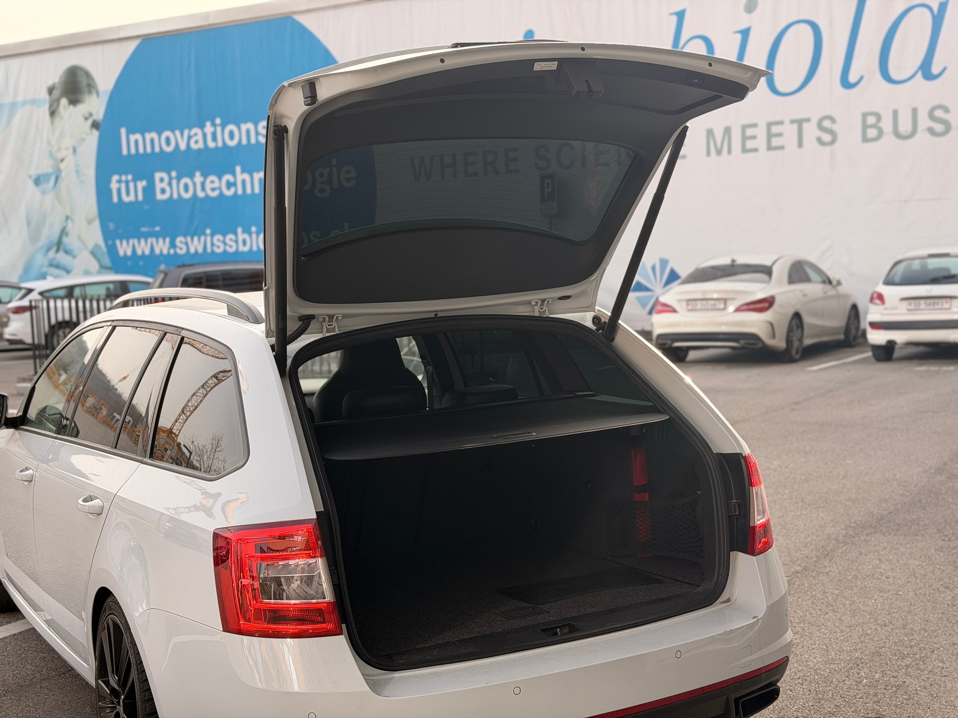 SKODA Octavia Combi 2.0 TDI RS DSG-image-12