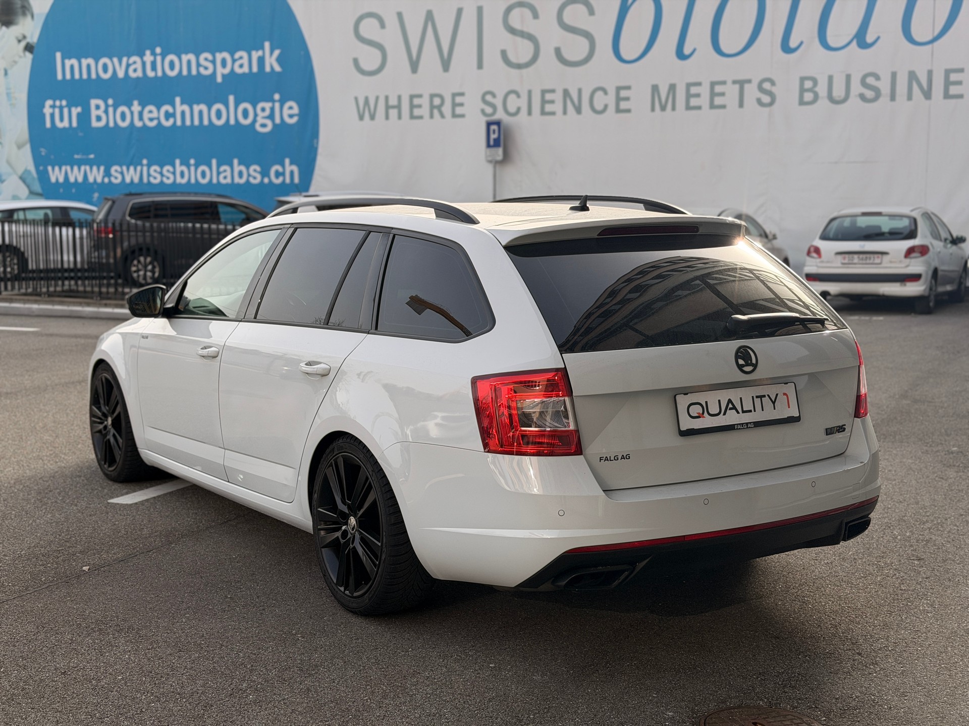 SKODA Octavia Combi 2.0 TDI RS DSG-image-2