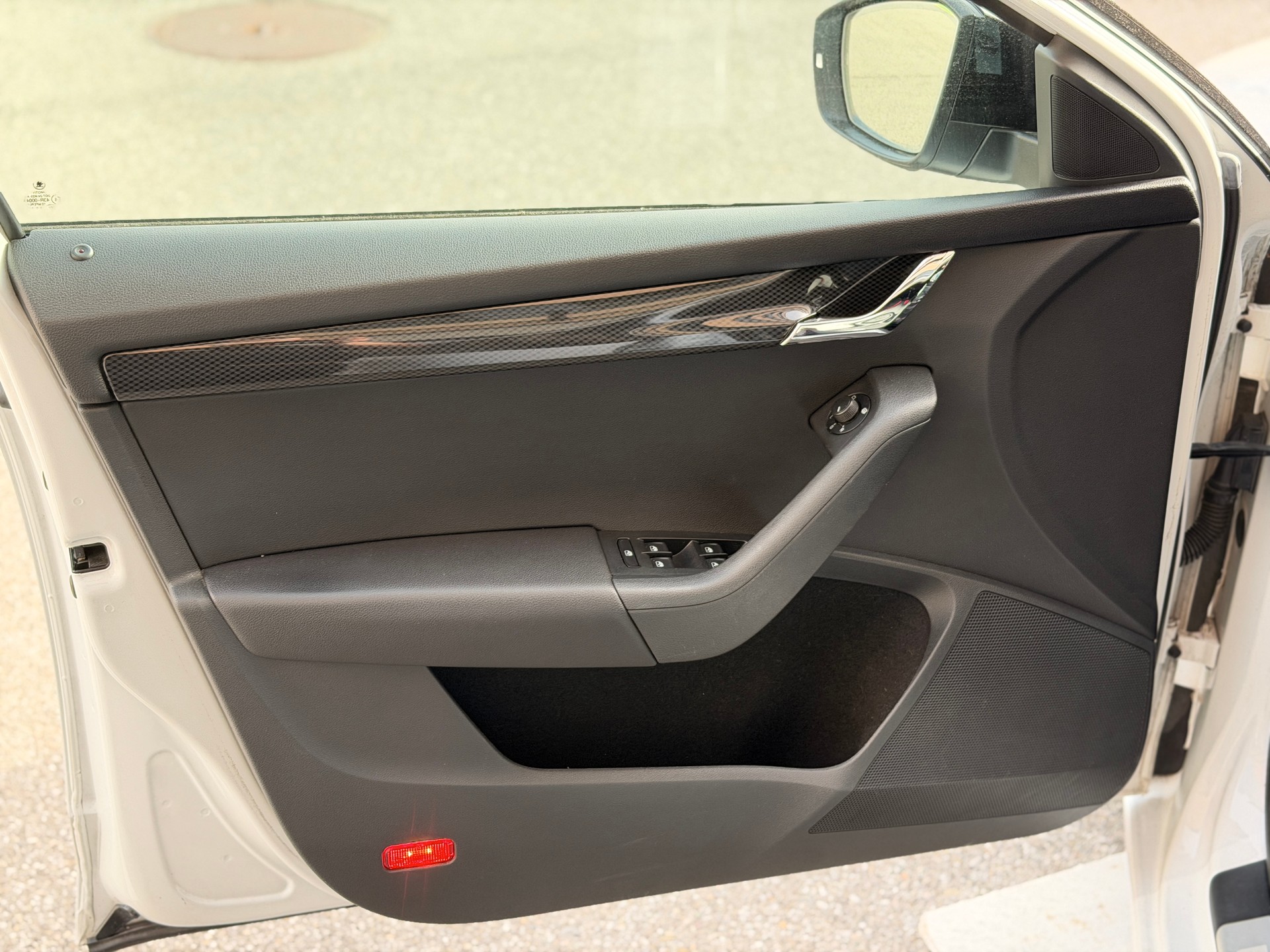 SKODA Octavia Combi 2.0 TDI RS DSG-image-18