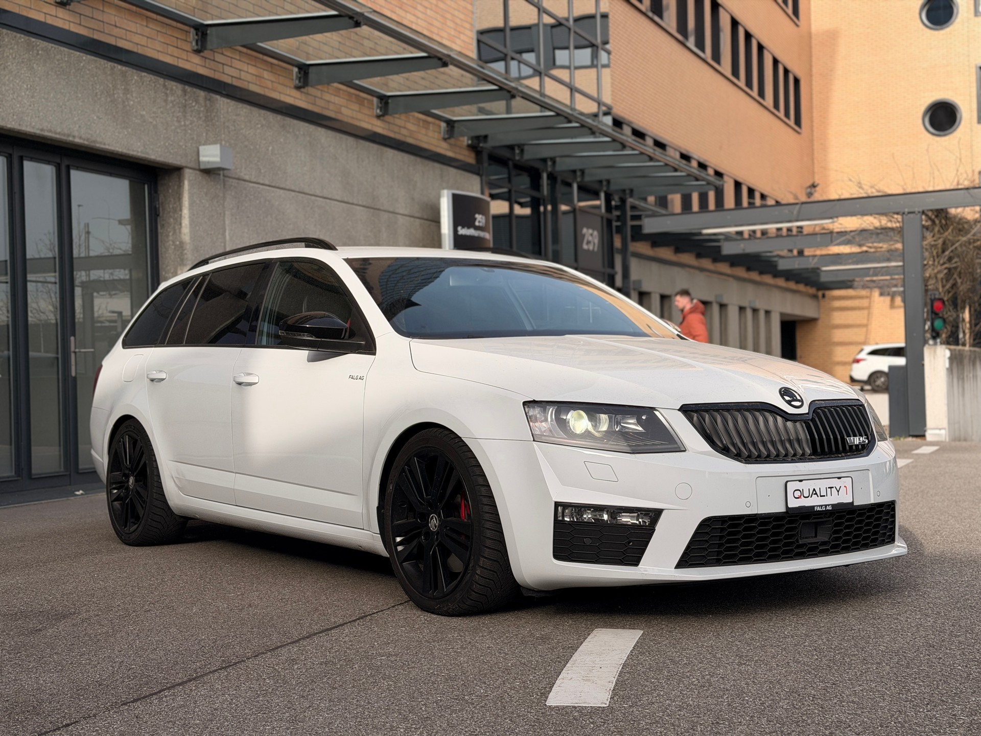 SKODA Octavia Combi 2.0 TDI RS DSG-image-5