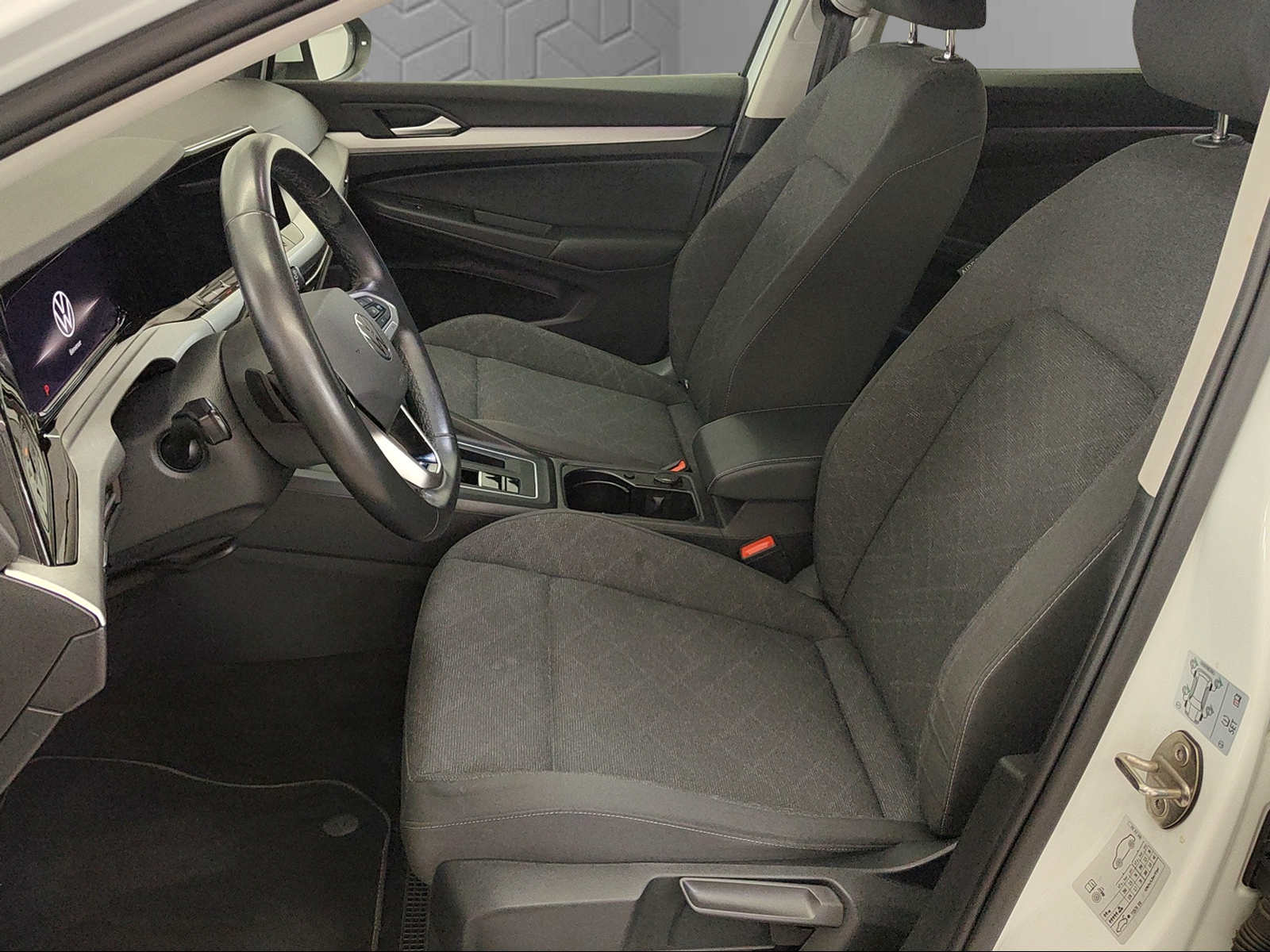 VW Golf 1.5 e TSI ACT 75 Edition DSG-image-10