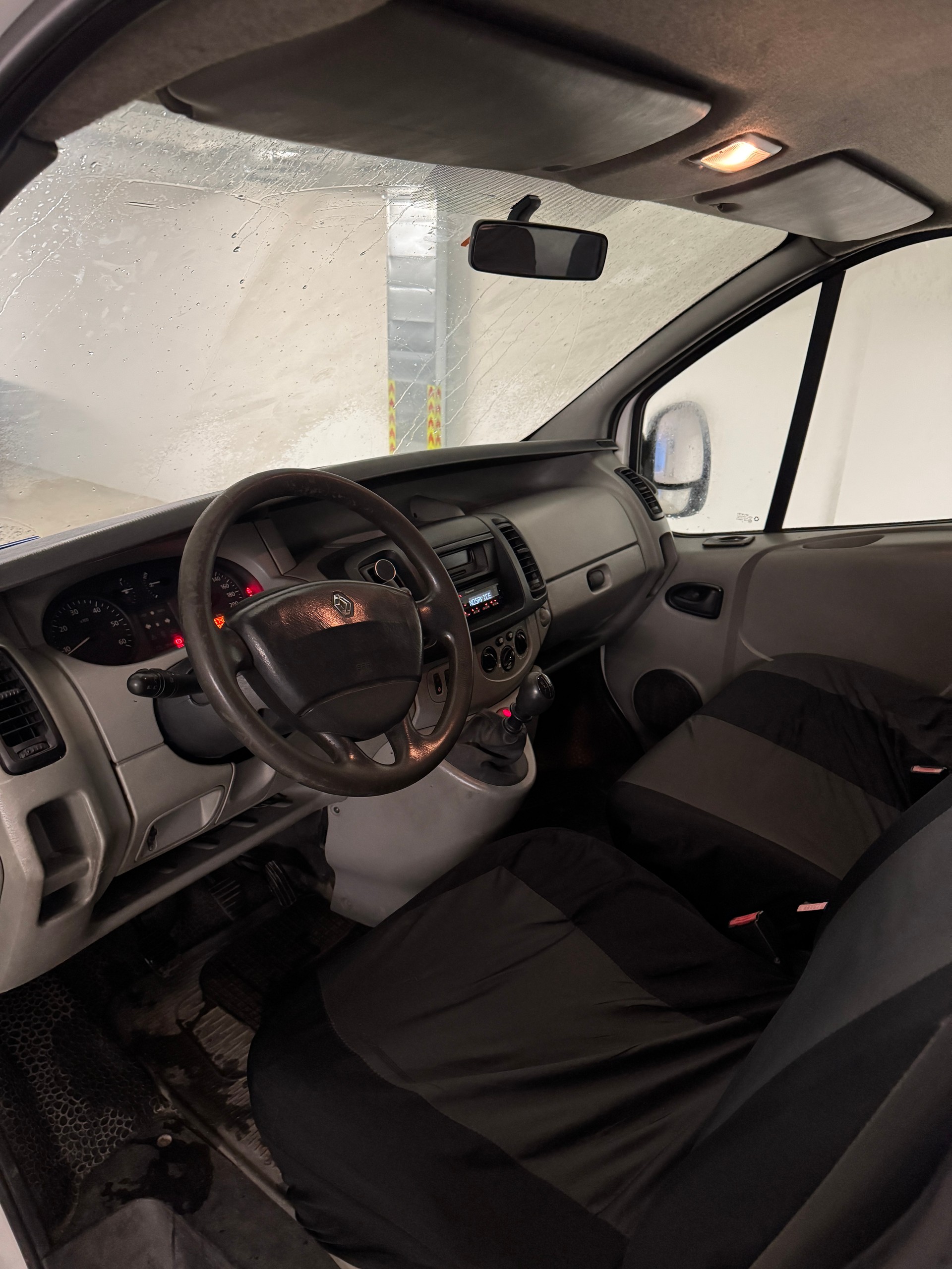 RENAULT Trafic 1.9 dCi 100 2.7t-image-6