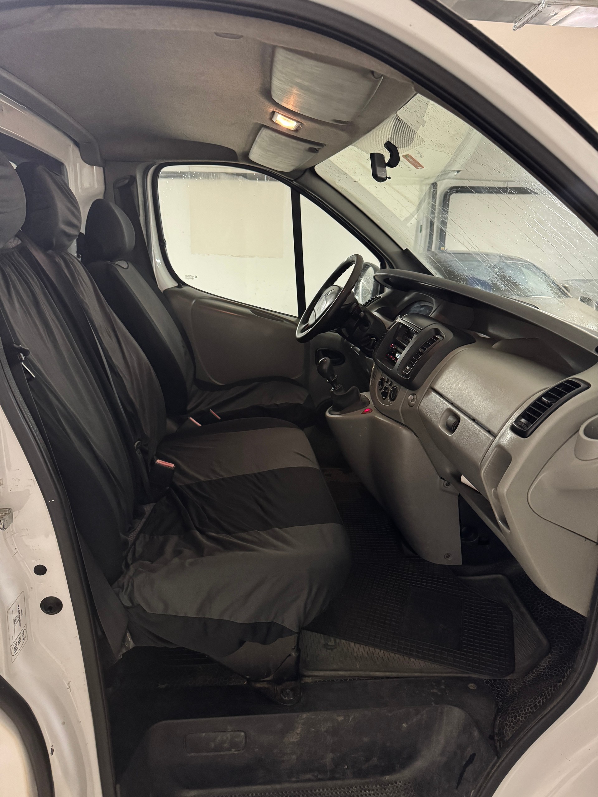 RENAULT Trafic 1.9 dCi 100 2.7t-image-7