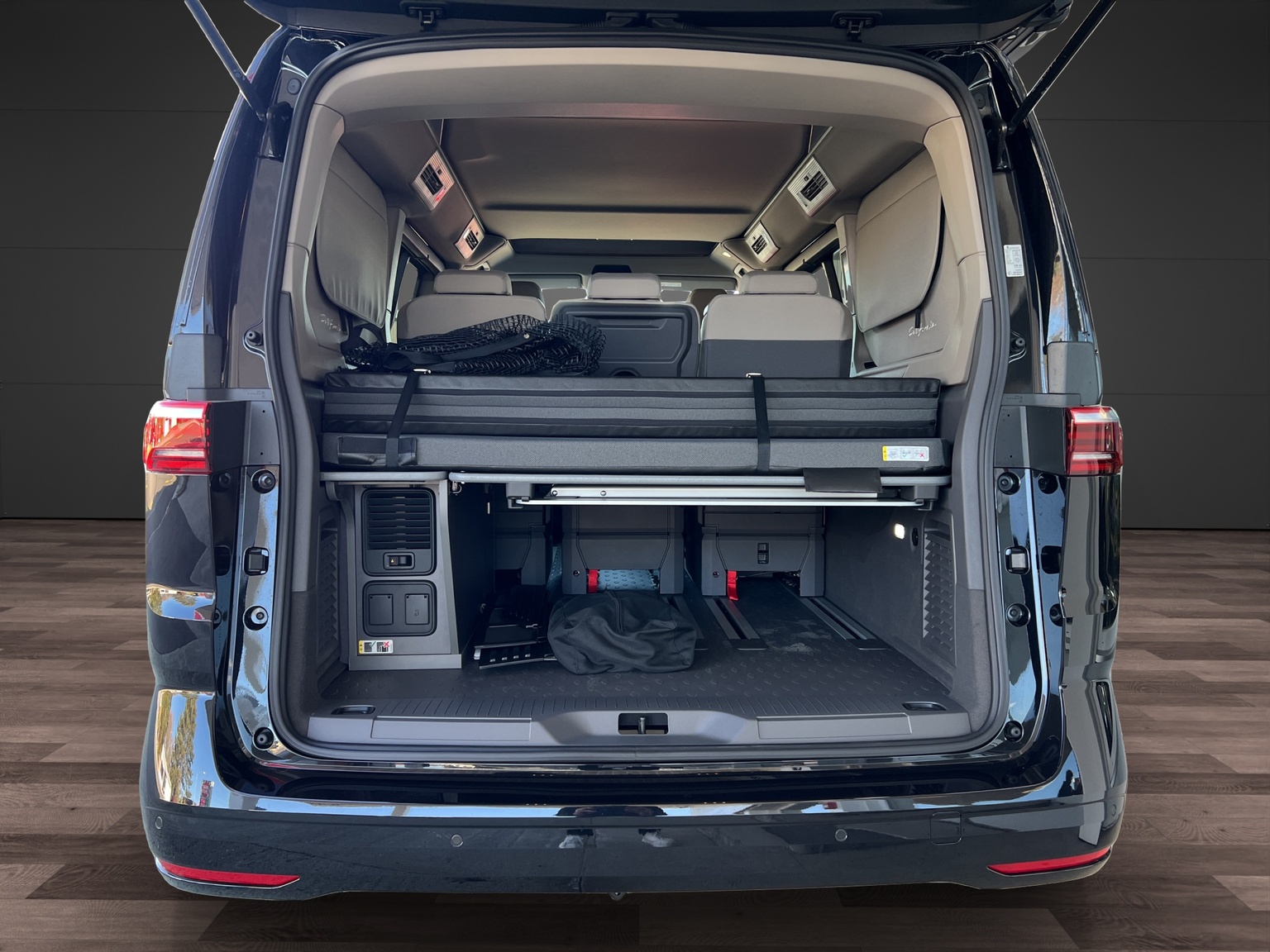 VW California 2.0 TSI Beach Tour Liberty-image-12