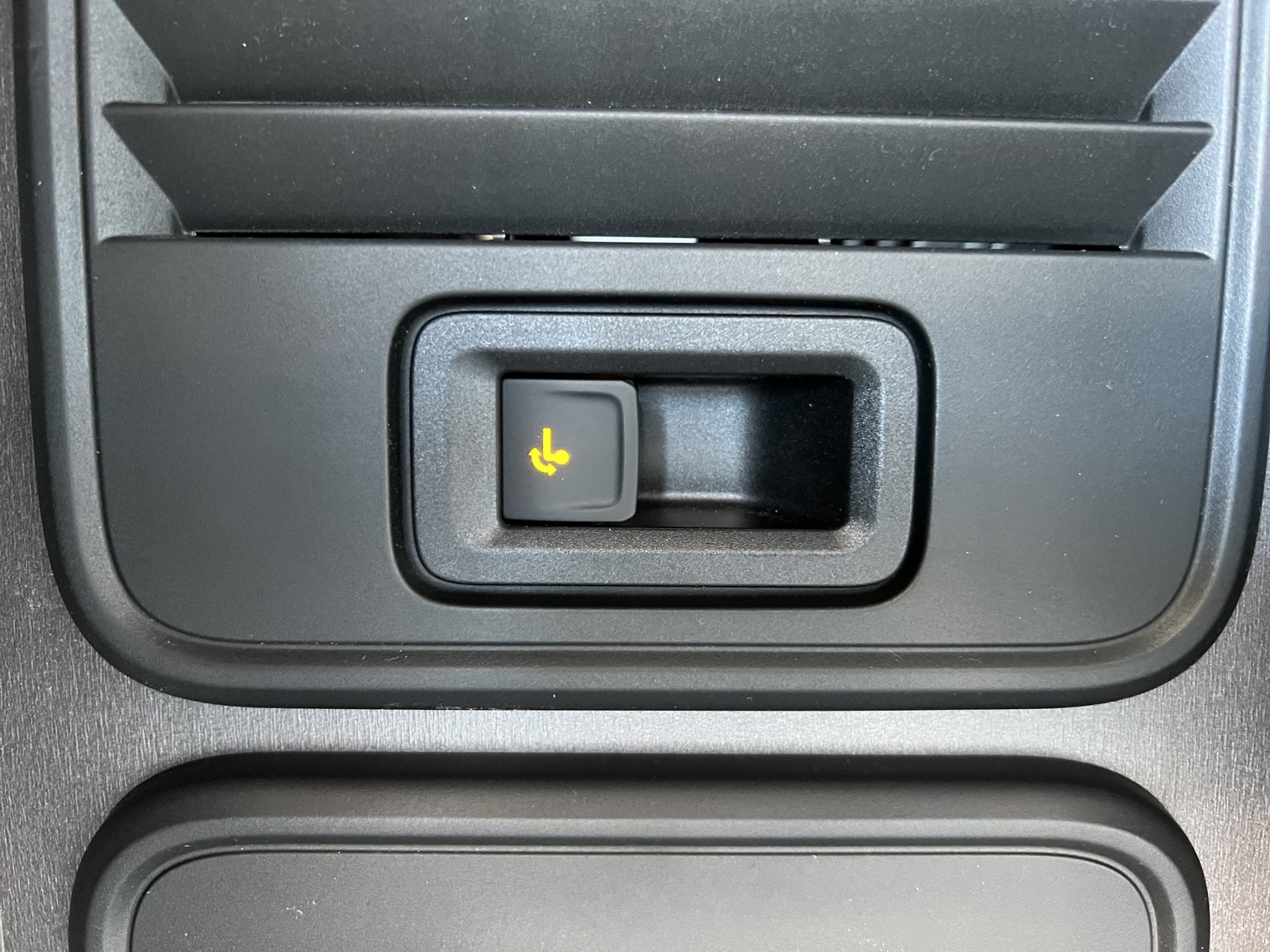 VW California 2.0 TSI Beach Tour Liberty-image-13