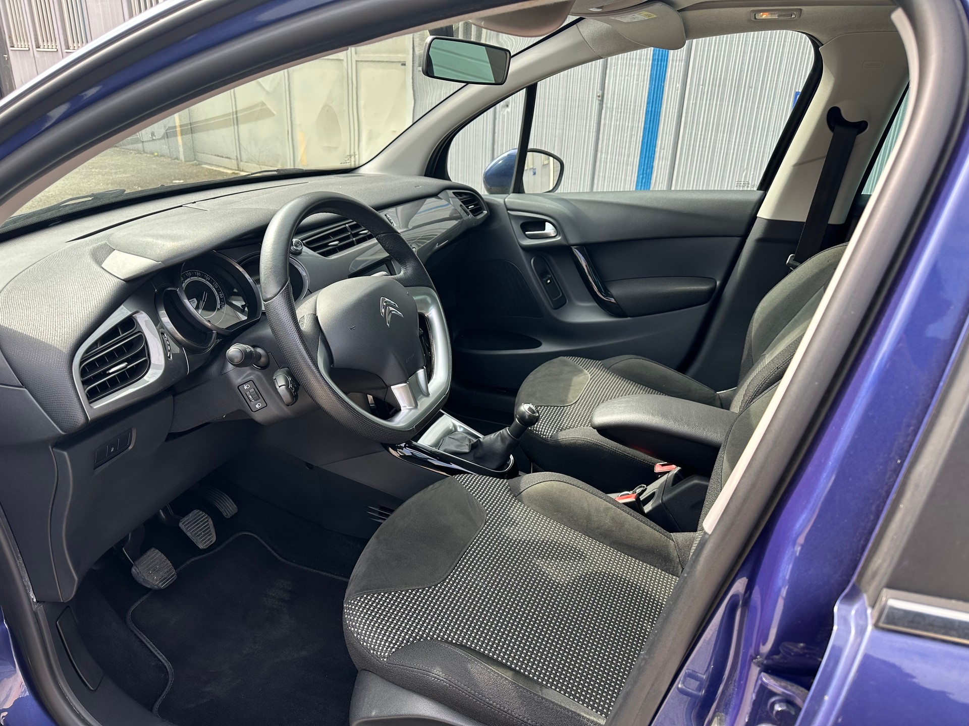 CITROEN C3 1.2i Exclusive-image-6