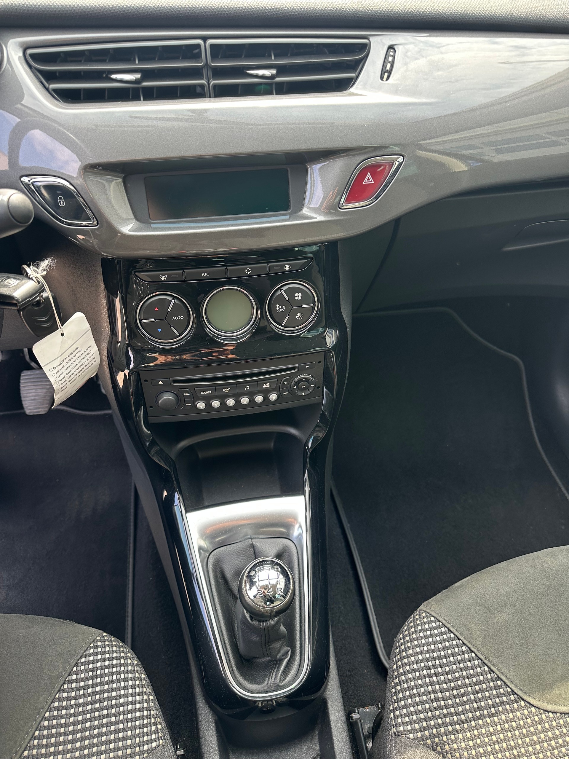 CITROEN C3 1.2i Exclusive-image-11