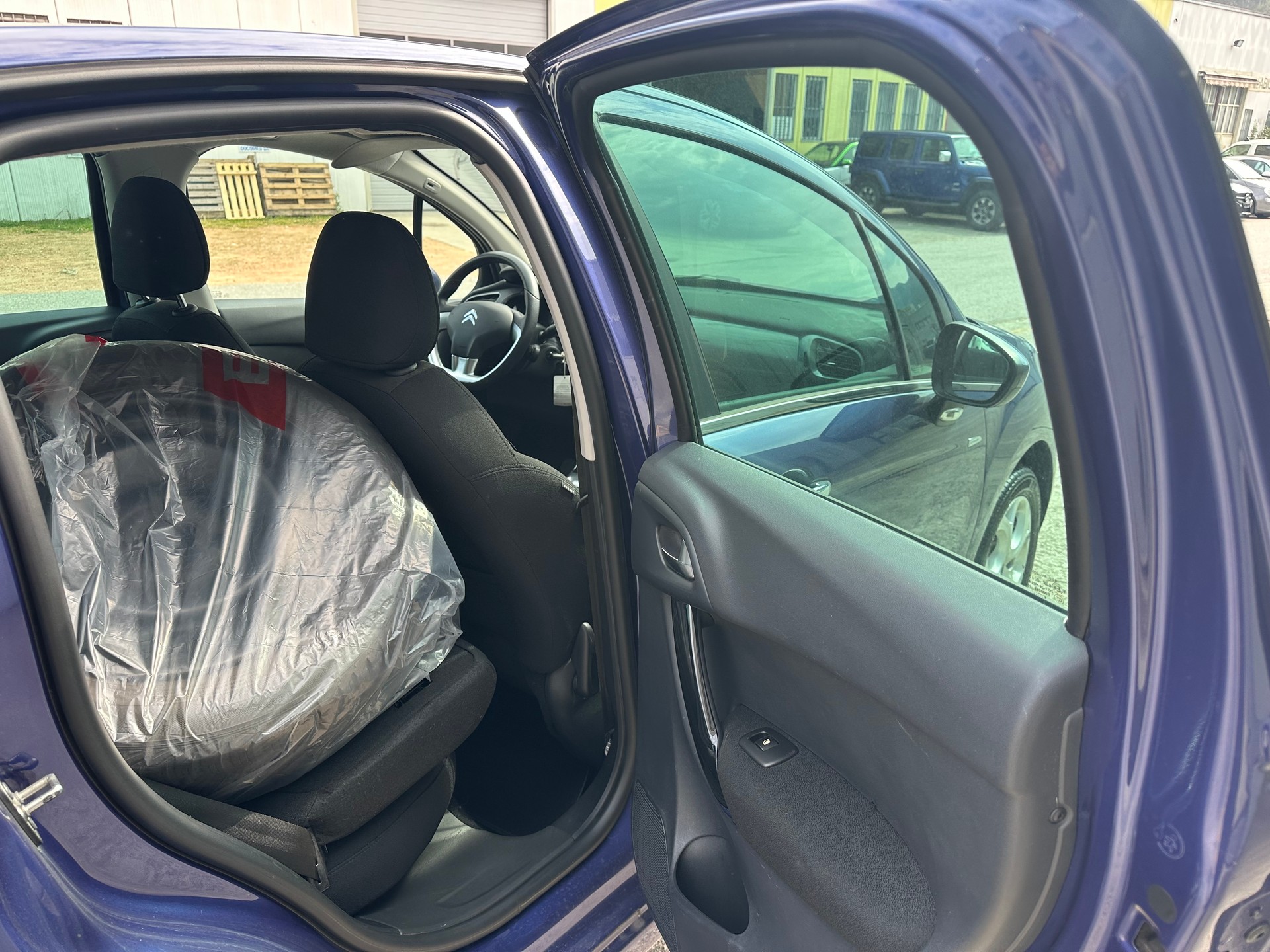 CITROEN C3 1.2i Exclusive-image-9