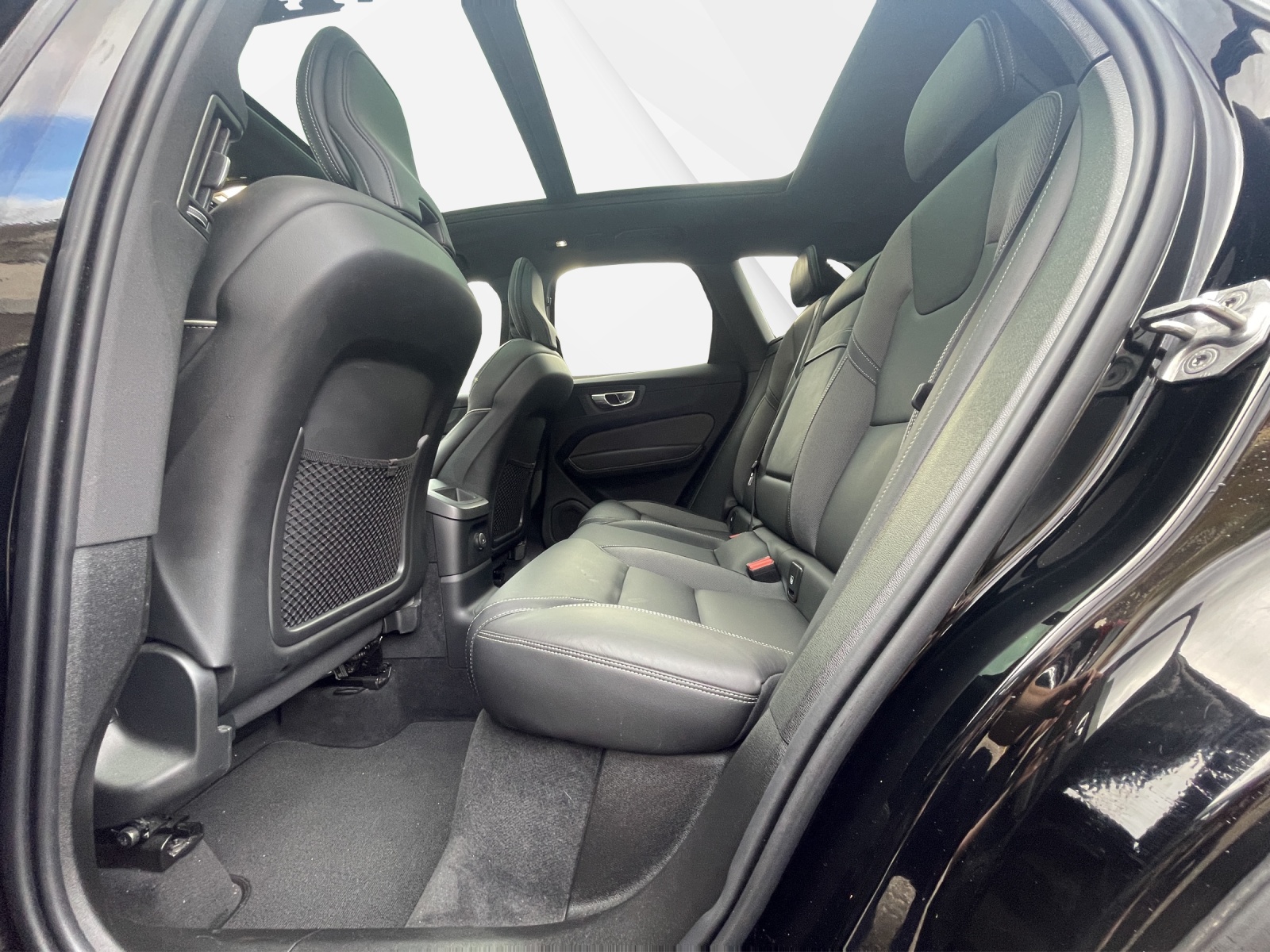 VOLVO XC60 2.0 T6 TE R-Design eAWD-image-13