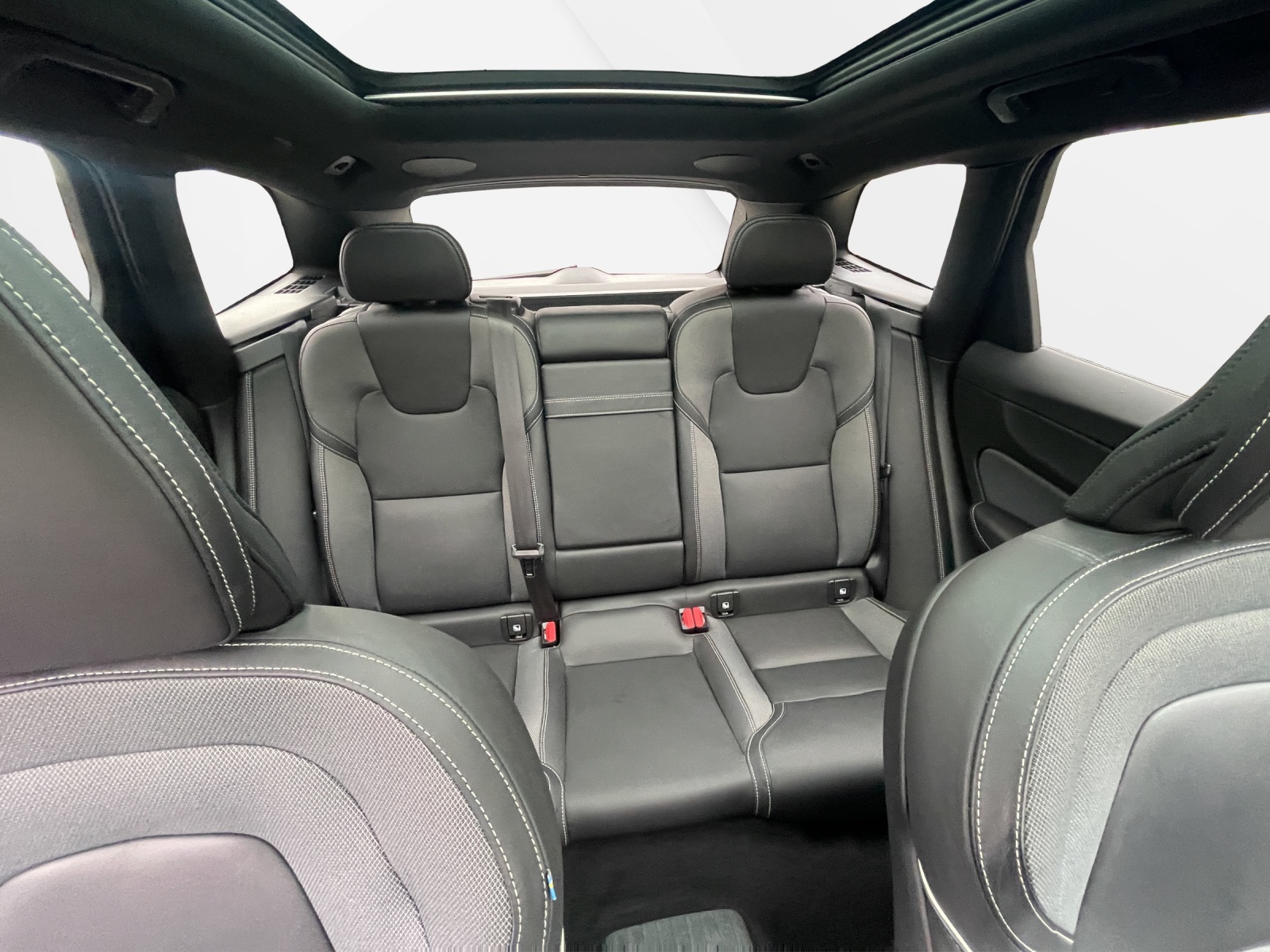 VOLVO XC60 2.0 T6 TE R-Design eAWD-image-17